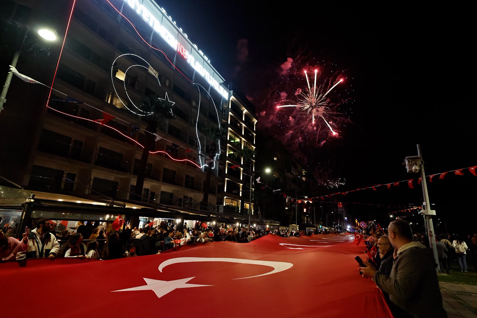 İzmir’de Cumhuriyet coşkusu