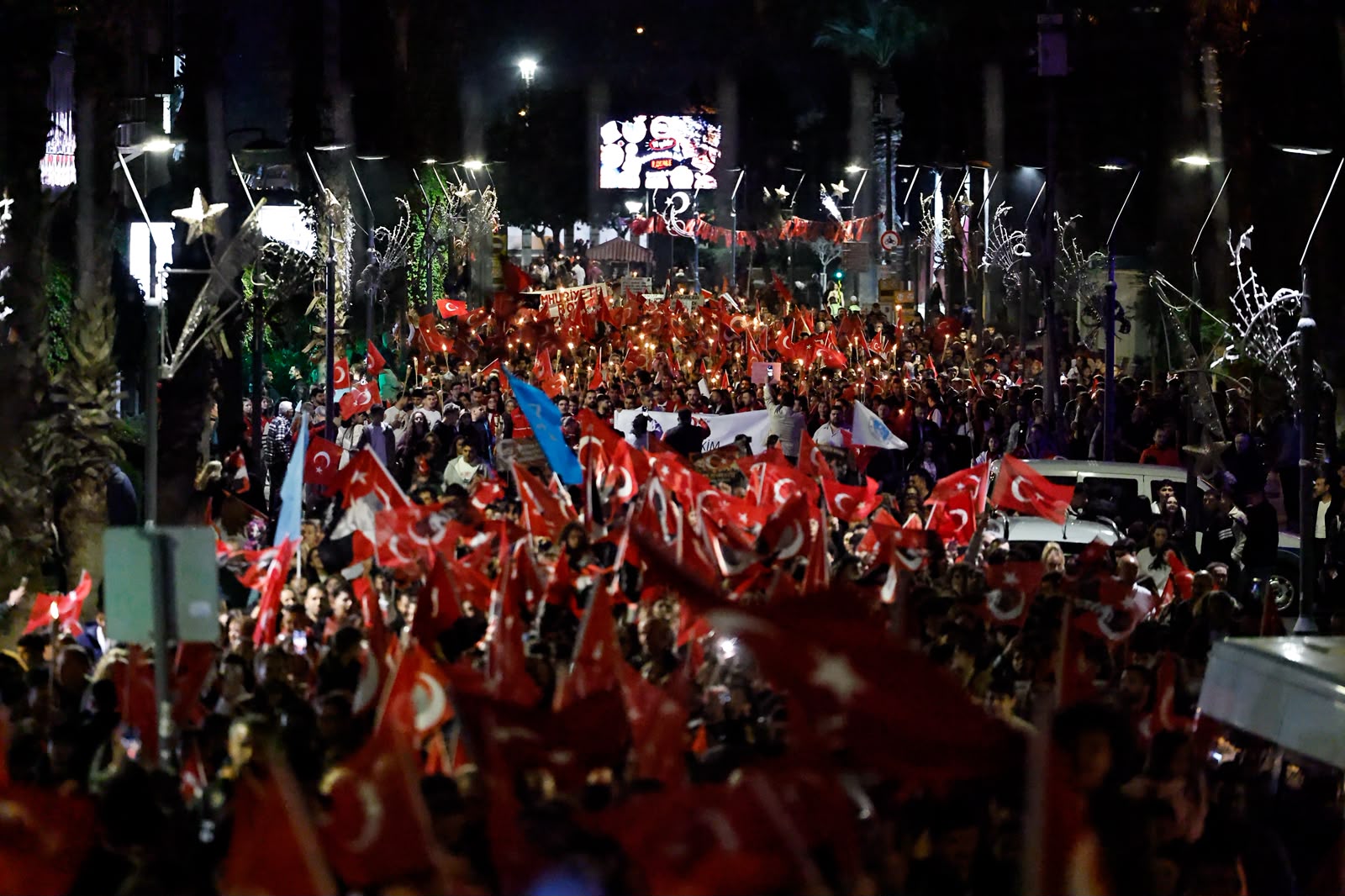 İzmir’de Cumhuriyet coşkusu