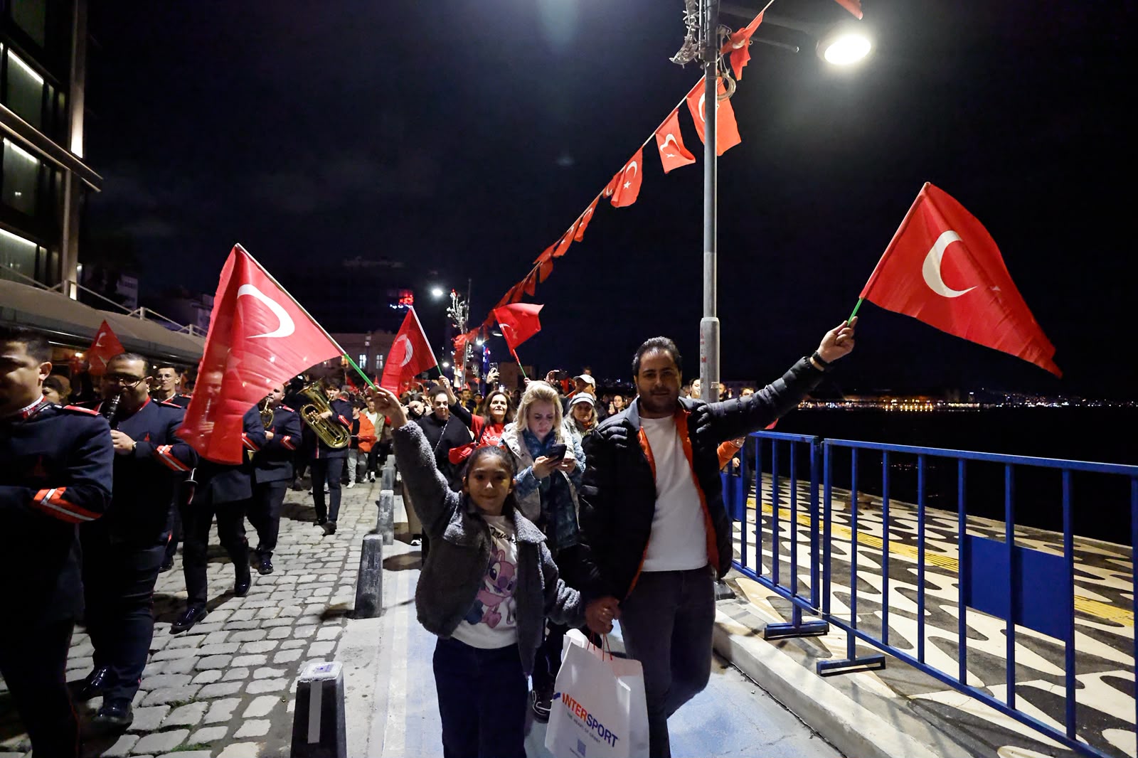 İzmir’de Cumhuriyet coşkusu