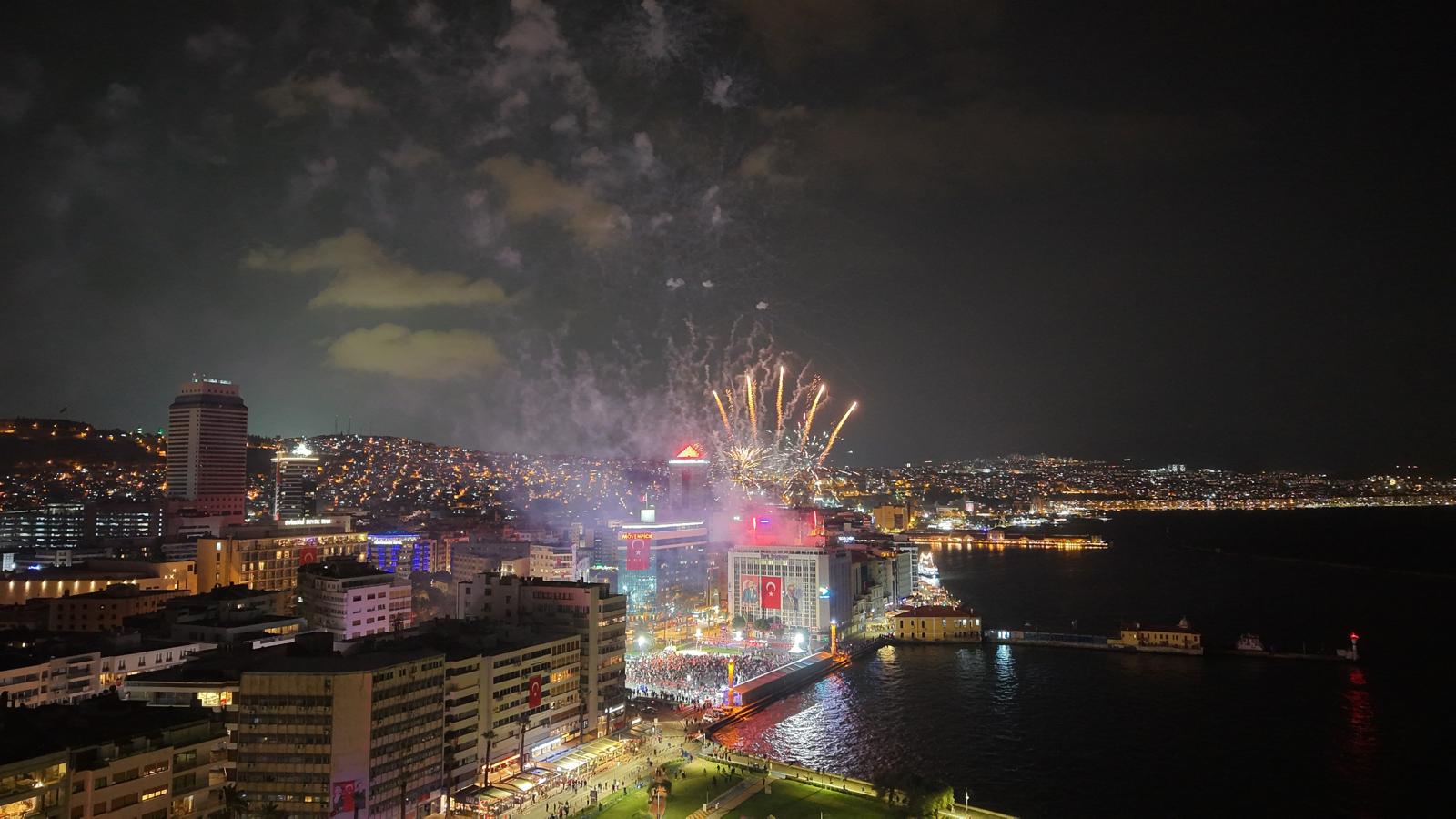 İzmir’de Cumhuriyet coşkusu