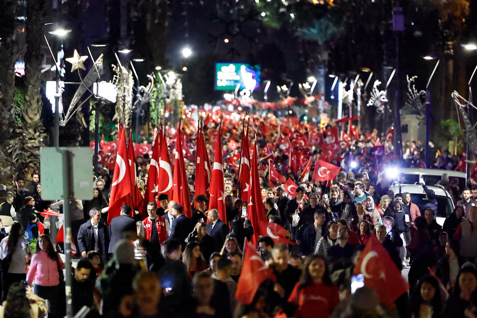 İzmir’de Cumhuriyet coşkusu