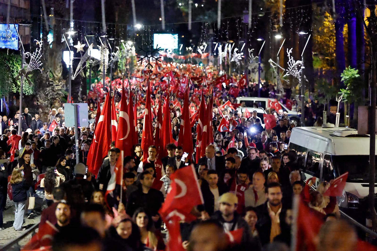 İzmir’de Cumhuriyet coşkusu