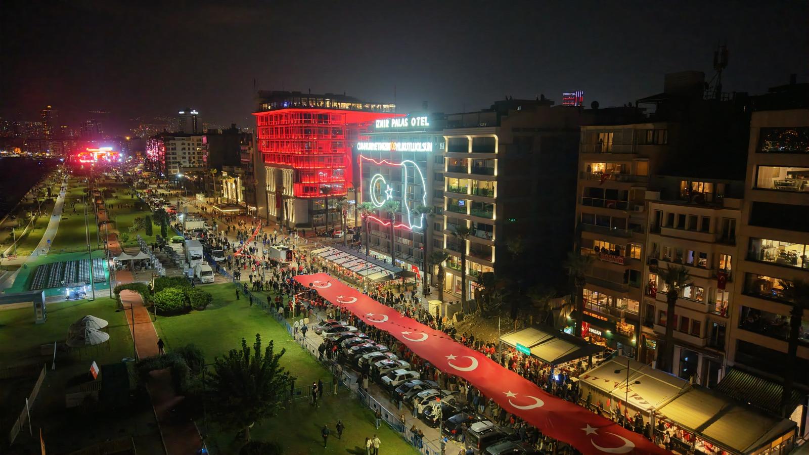 İzmir’de Cumhuriyet coşkusu