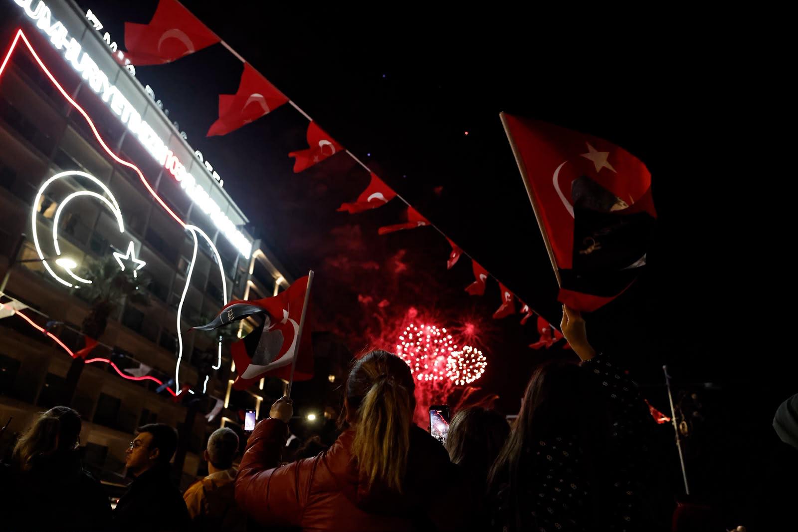 İzmir’de Cumhuriyet coşkusu