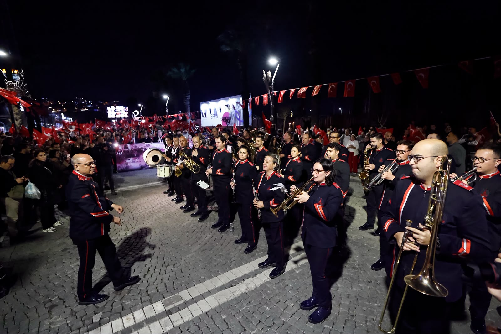 İzmir’de Cumhuriyet coşkusu