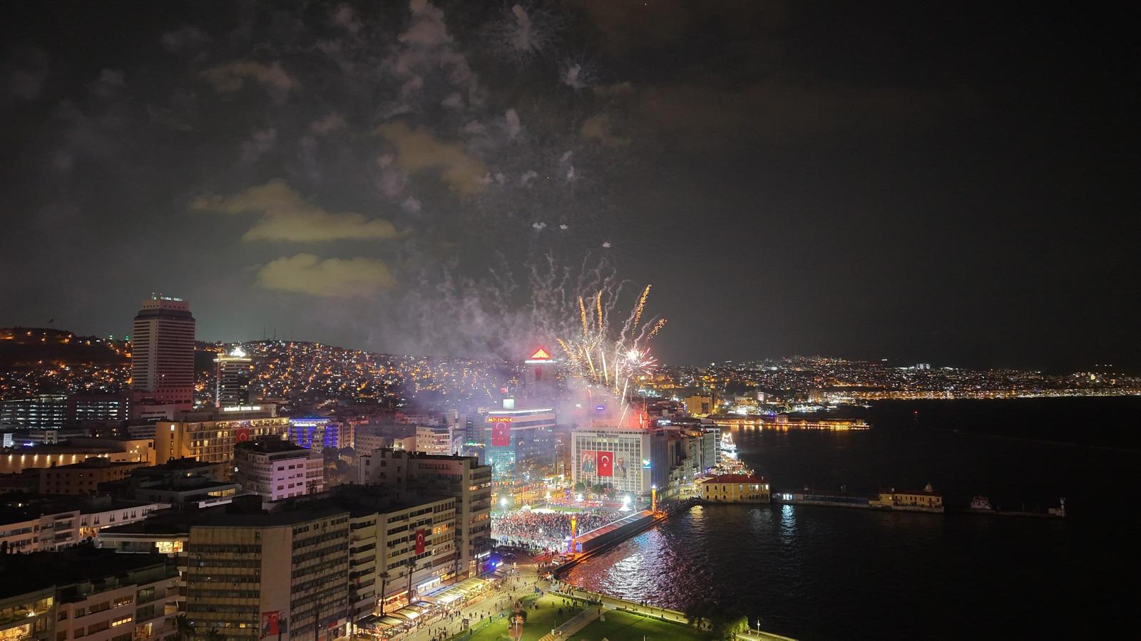 İzmir’de Cumhuriyet coşkusu