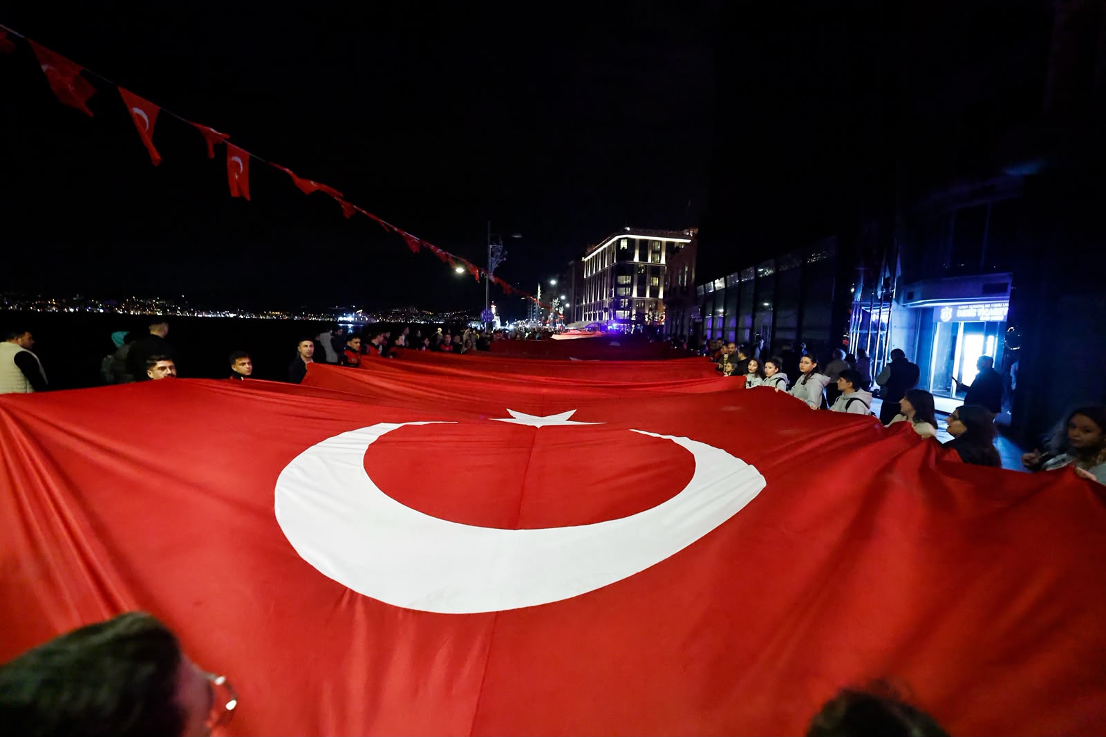 İzmir’de Cumhuriyet coşkusu