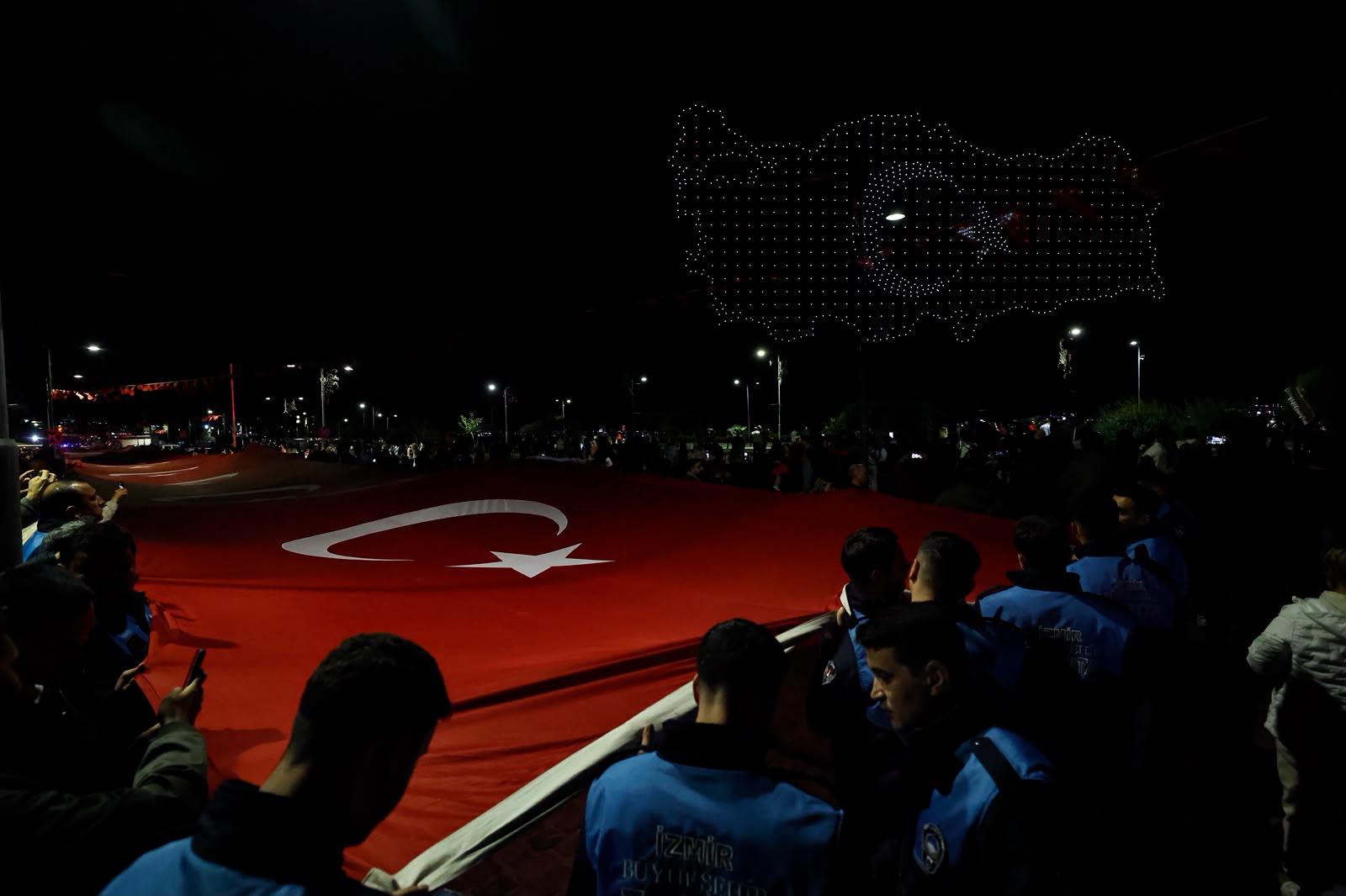 İzmir’de Cumhuriyet coşkusu