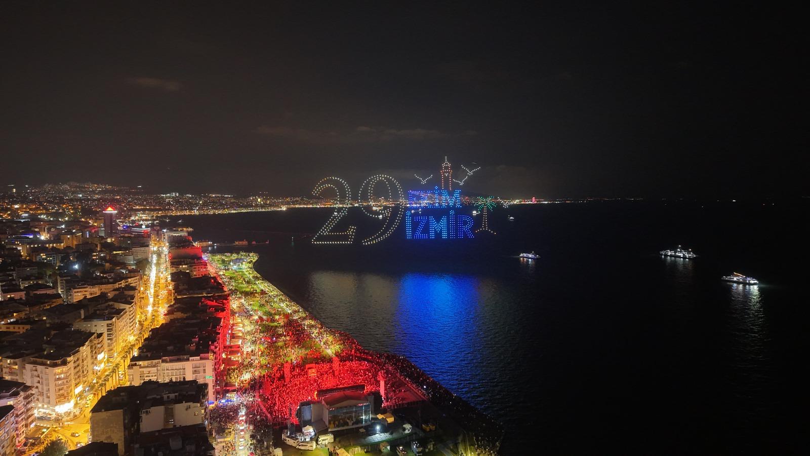 İzmir’de Cumhuriyet coşkusu