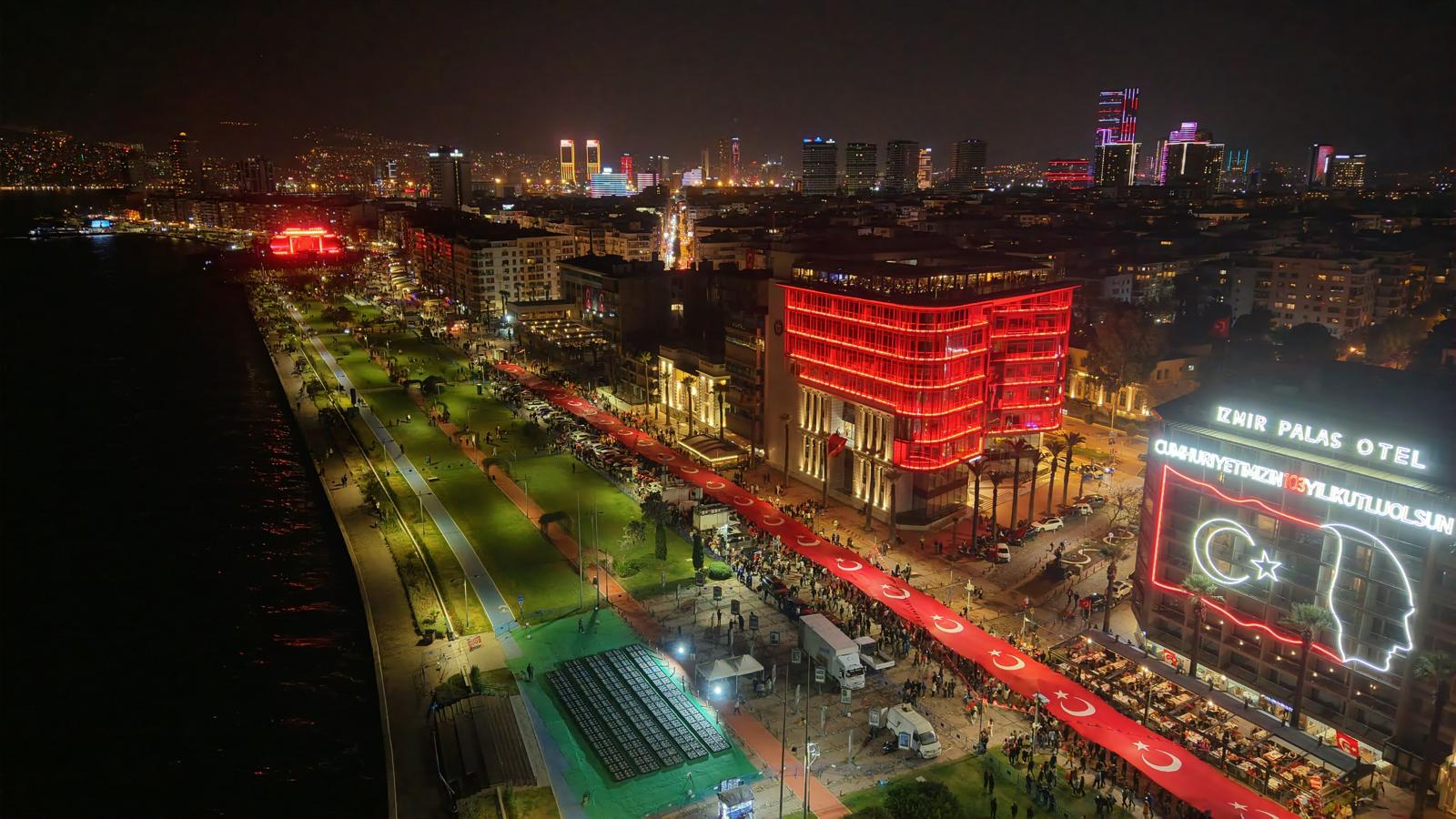 İzmir’de Cumhuriyet coşkusu
