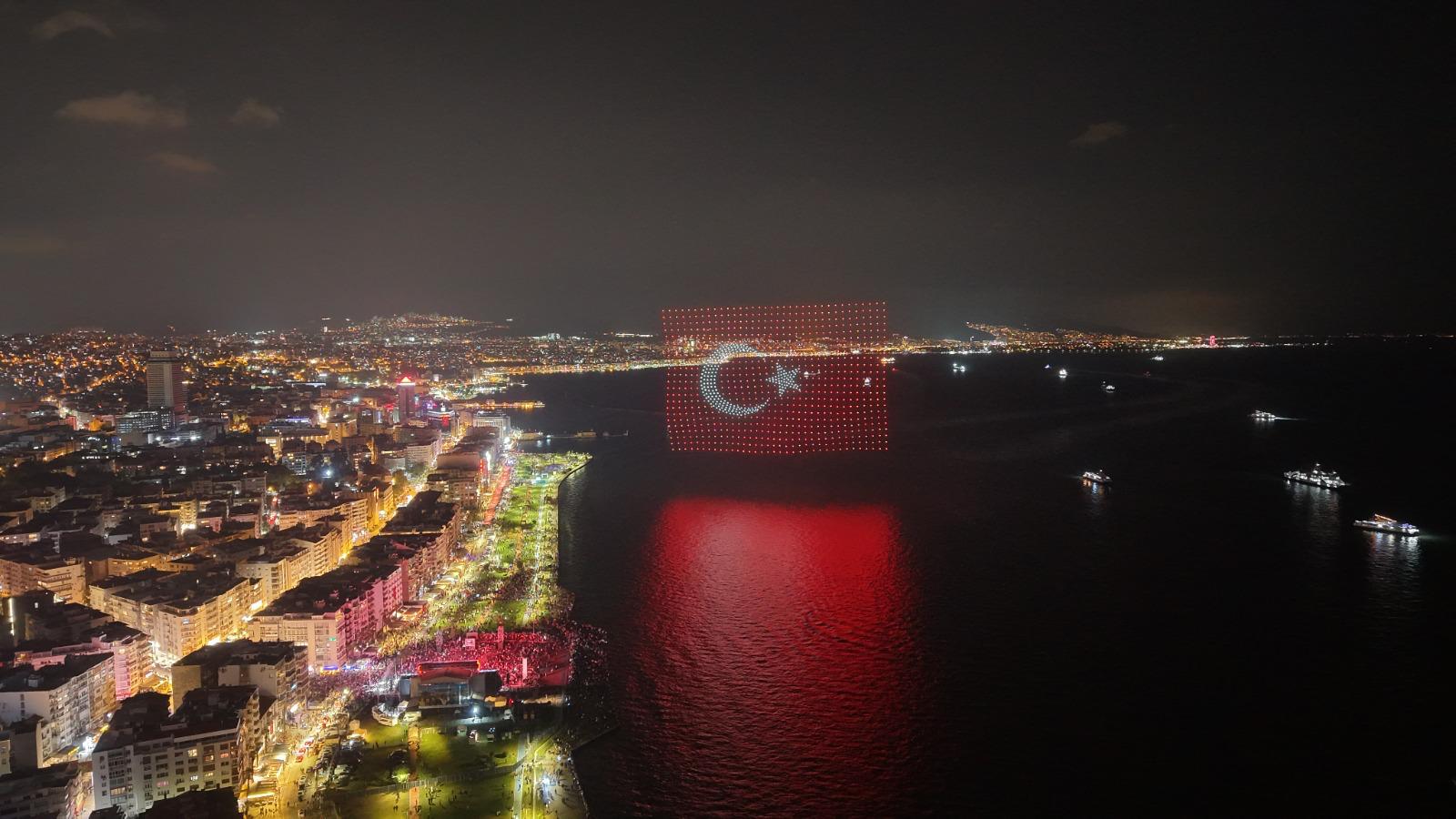 İzmir’de Cumhuriyet coşkusu