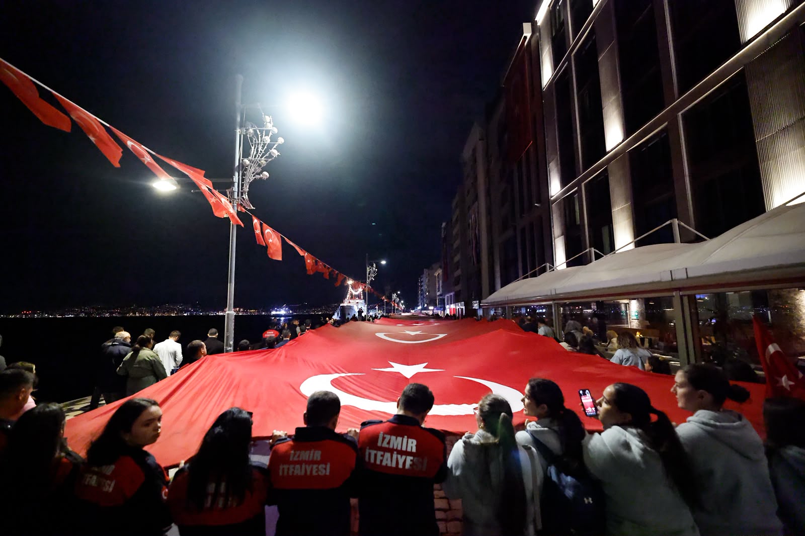 İzmir’de Cumhuriyet coşkusu