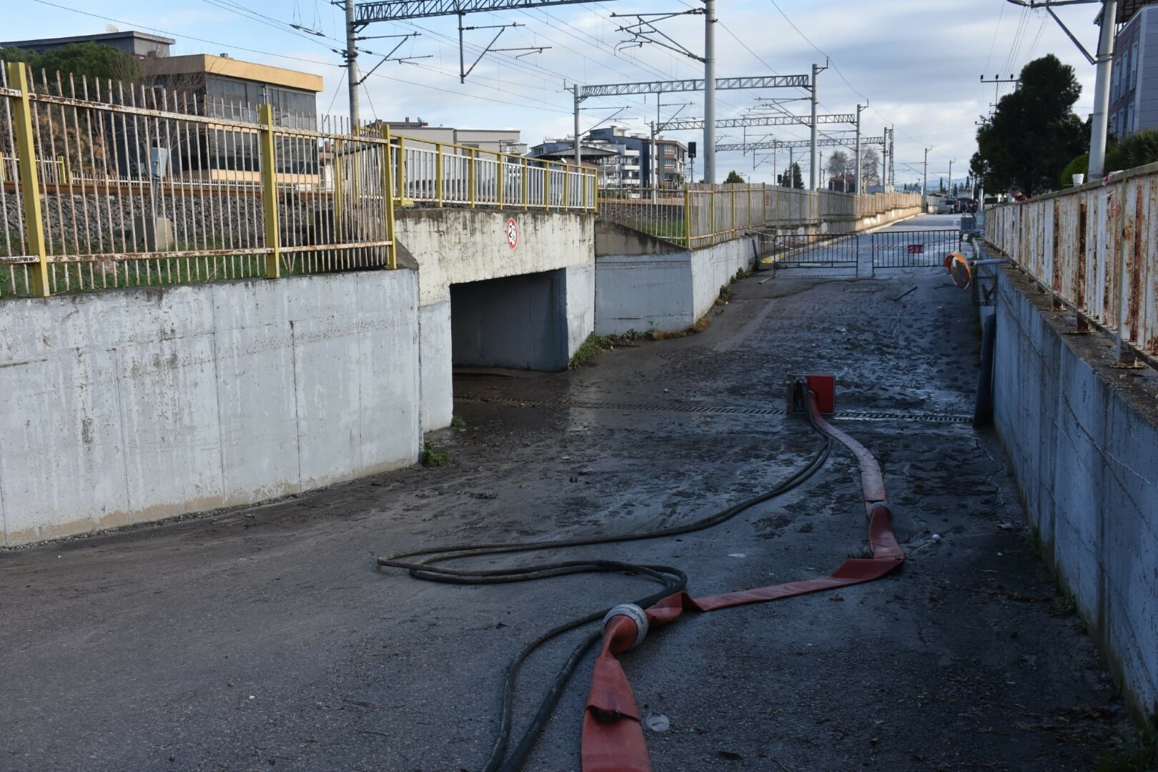 Kamyonet sürücüsünün öldüğü alt geçit