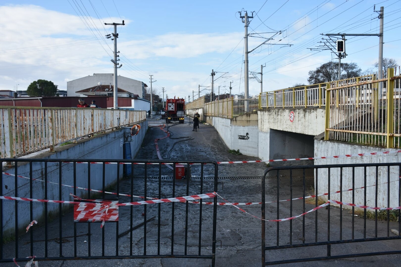 Kamyonet sürücüsünün öldüğü alt geçit