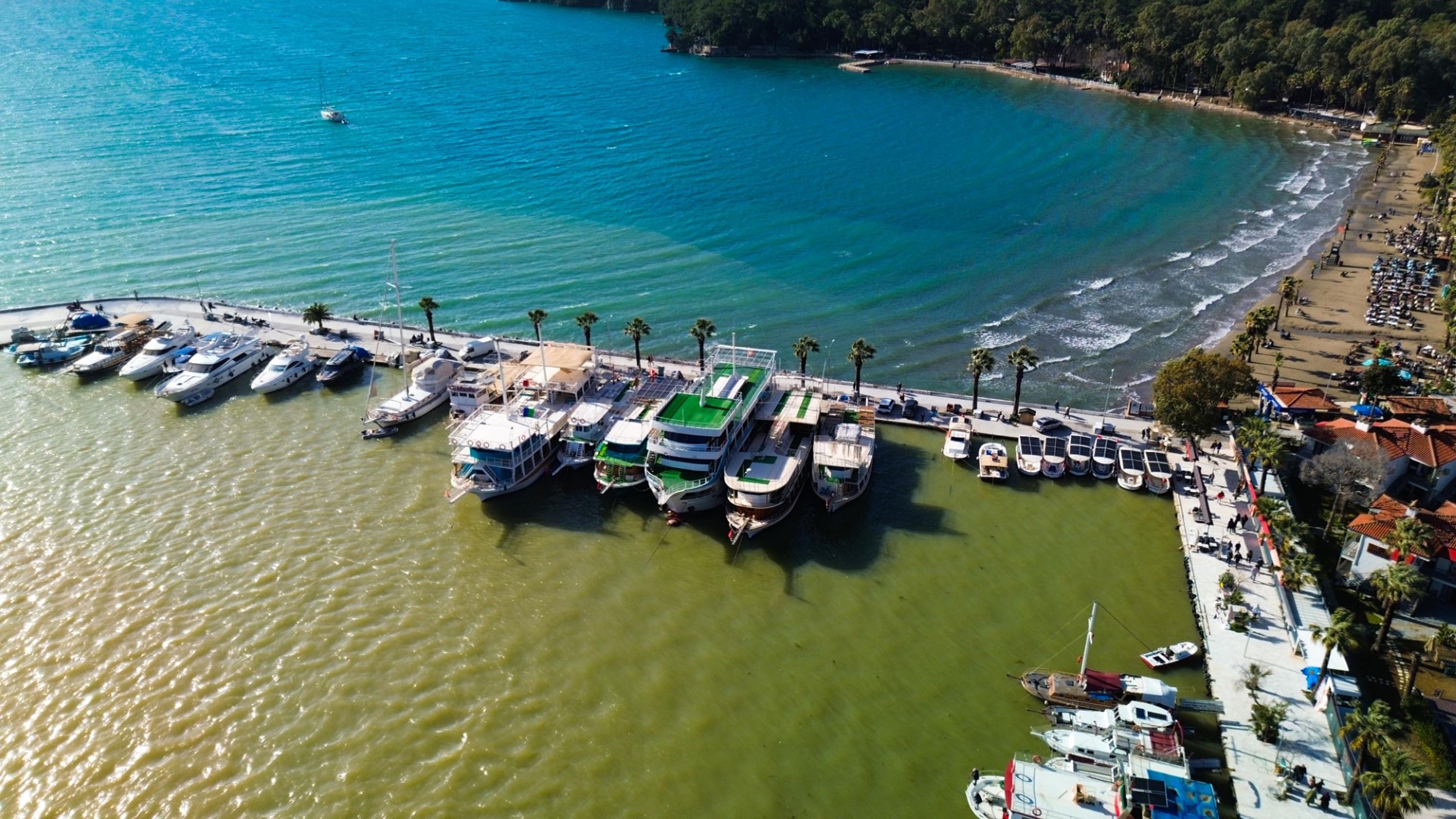 Akyaka'da denizin rengi değişti