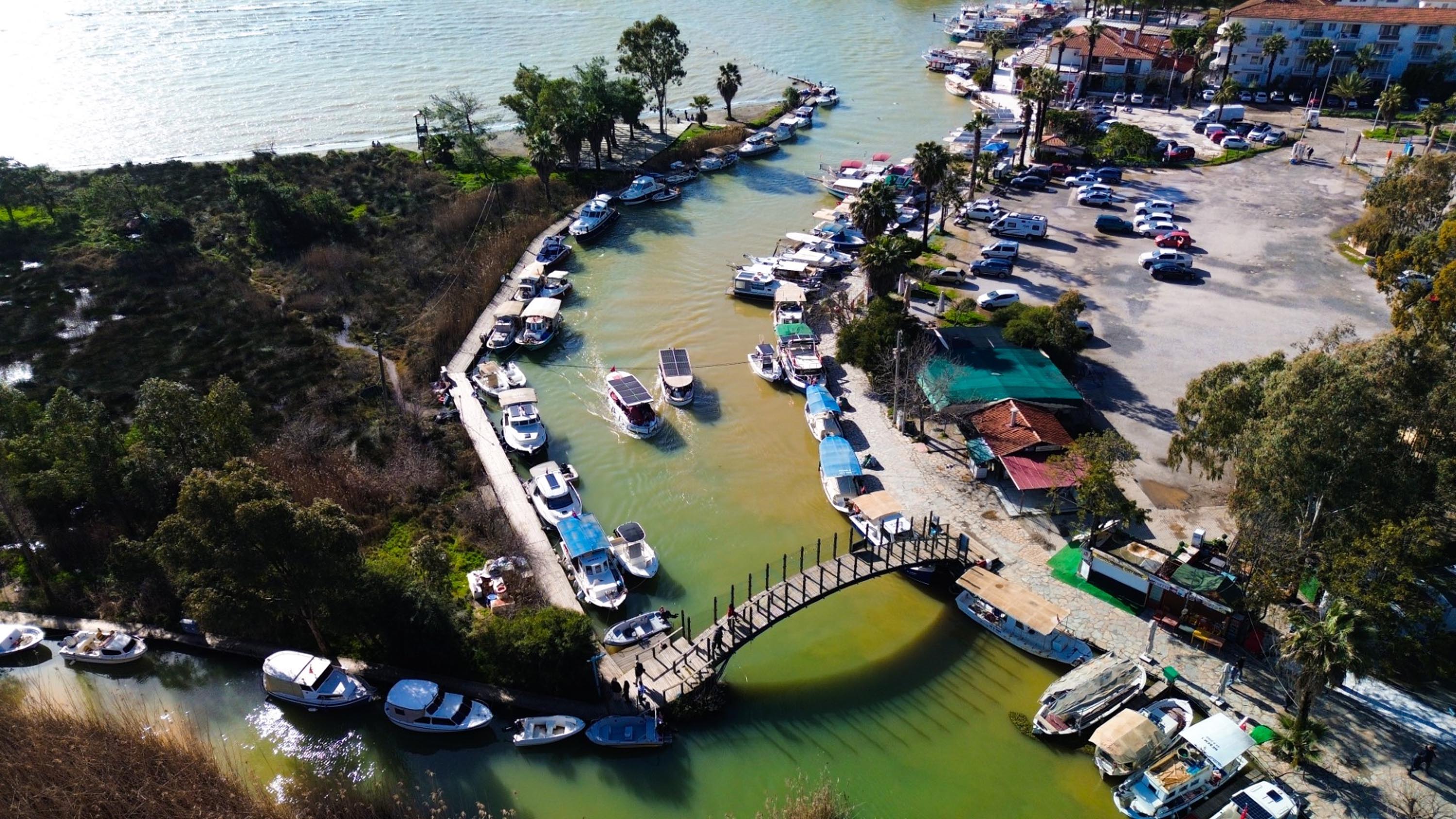 Akyaka'da denizin rengi değişti