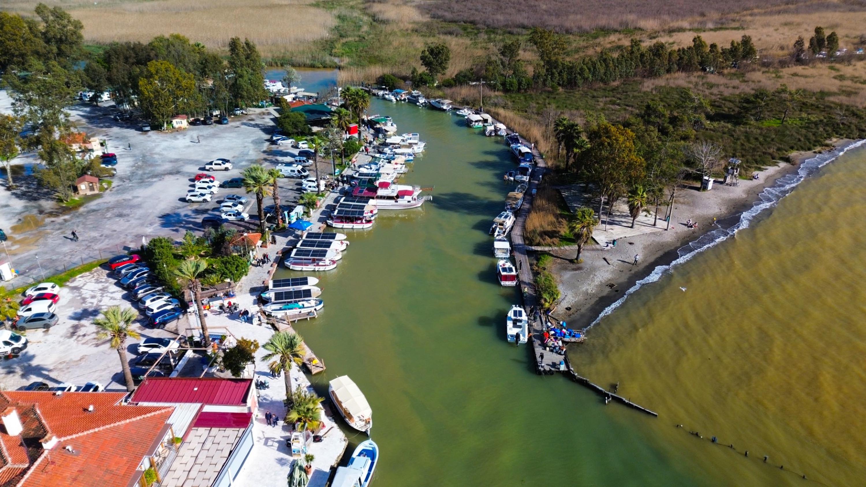 Akyaka'da denizin rengi değişti