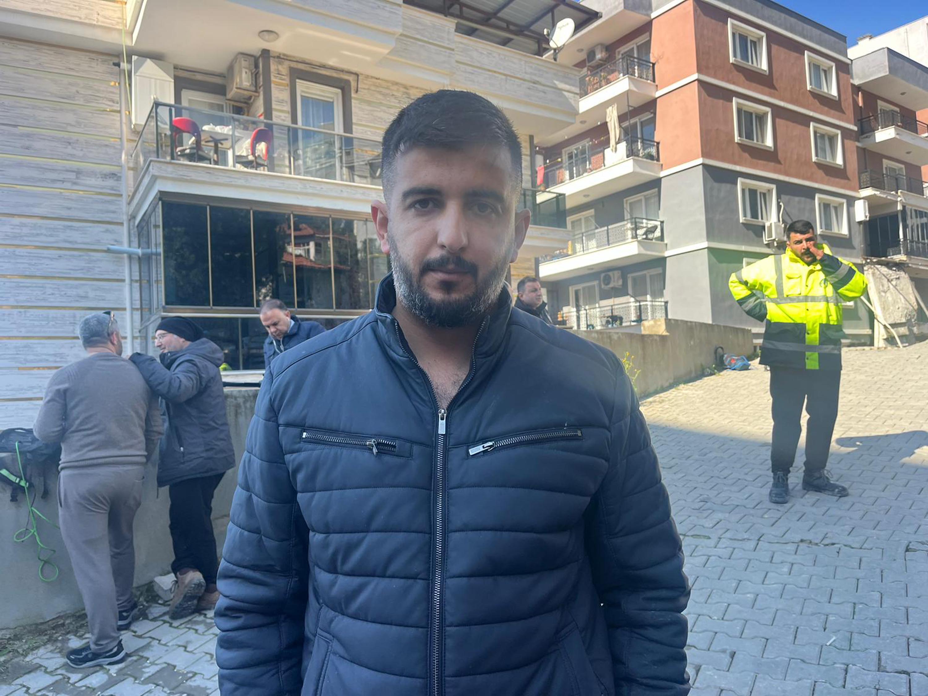 İzmir’de toprak kayması; 2 bina ve 7 araç zarar gördü