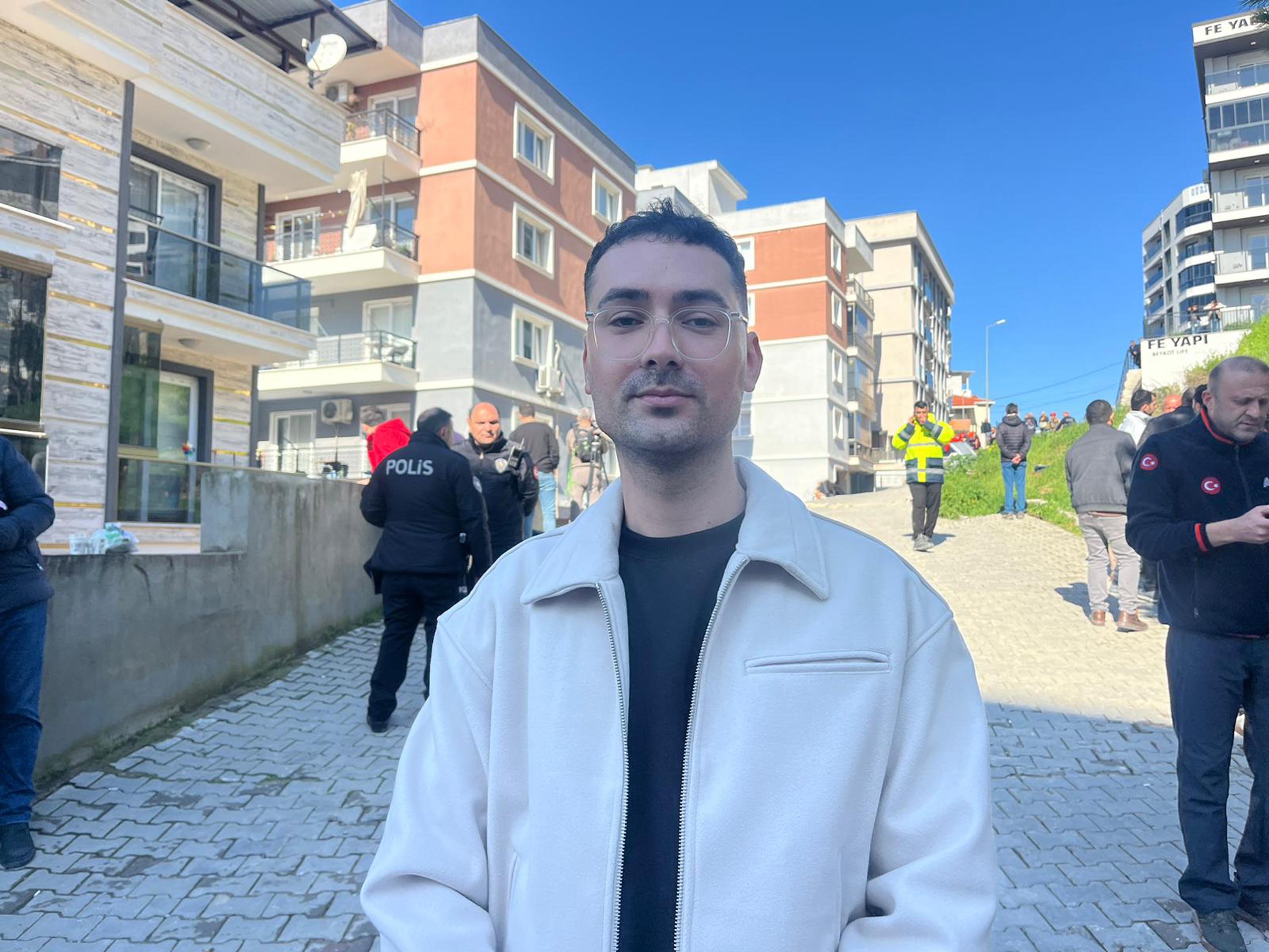 İzmir’de toprak kayması; 2 bina ve 7 araç zarar gördü