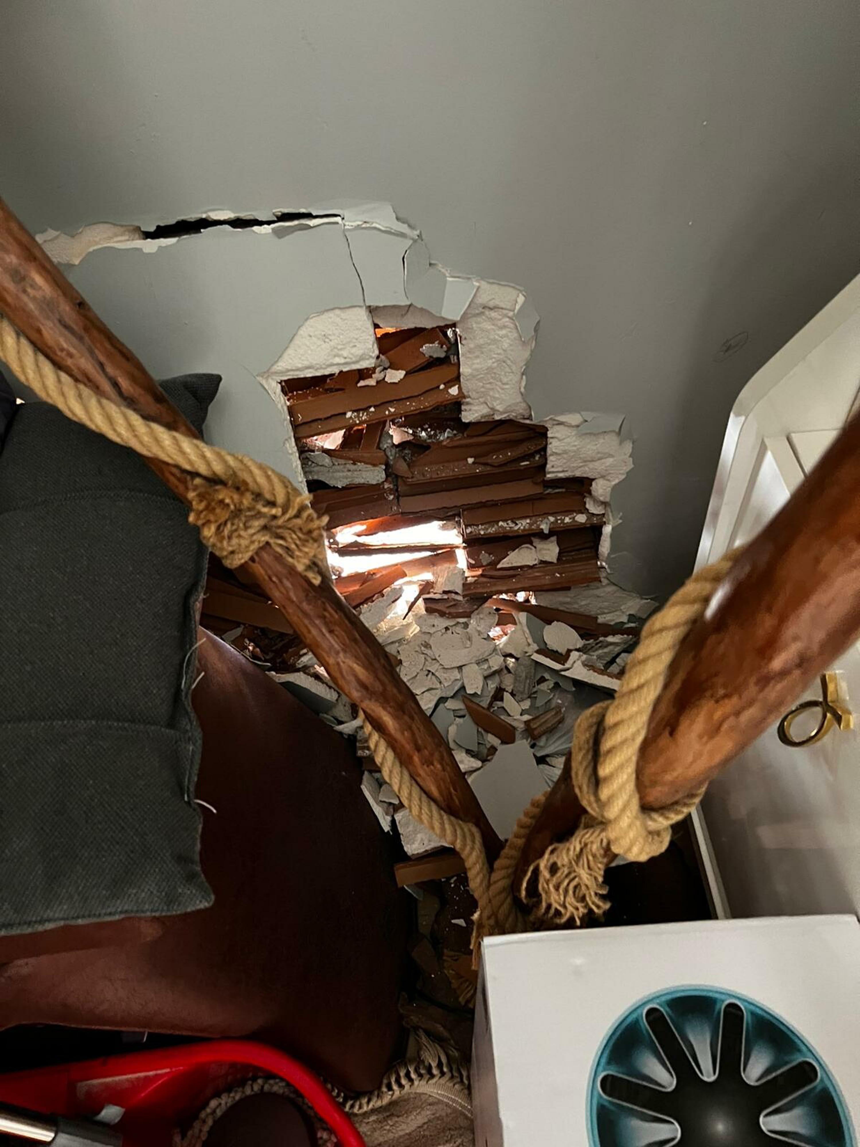 İzmir’de toprak kayması; 2 bina ve 7 araç zarar gördü