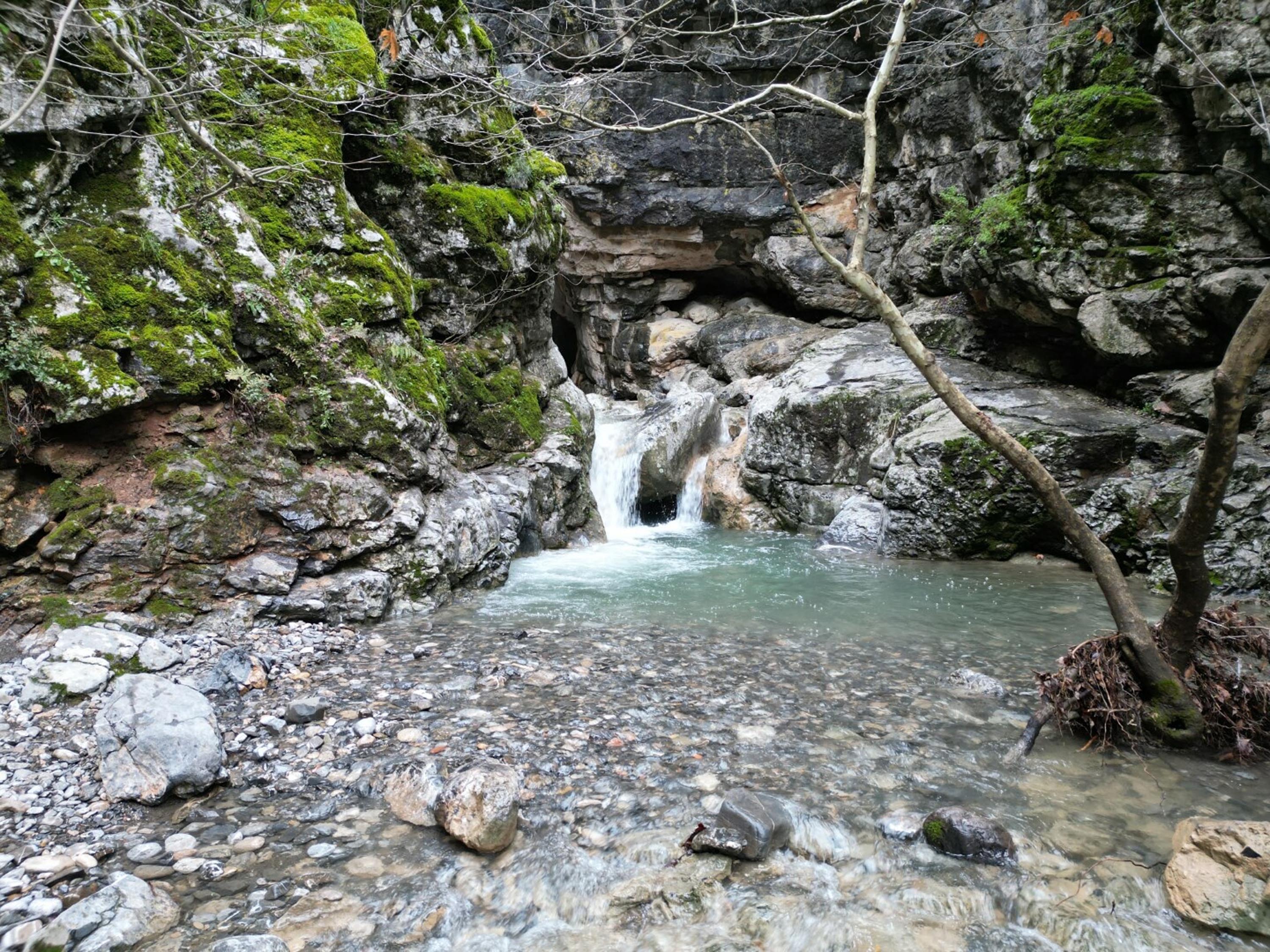 Spil Dağı Milli Parkı'ndaki 'Saklı Kanyon' yeniden akmaya başladı