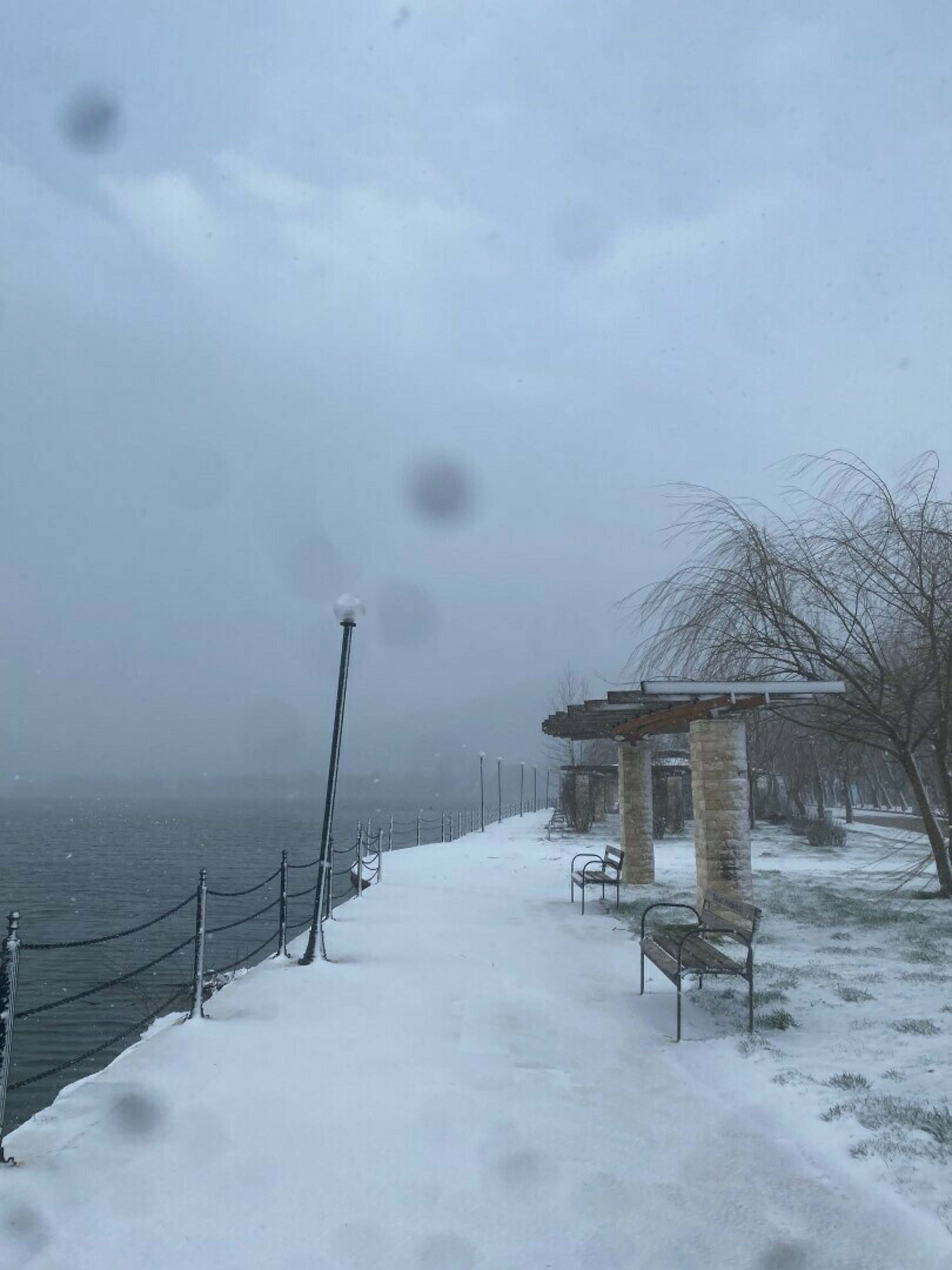 İzmir'in yüksek kesimleri beyaza büründü