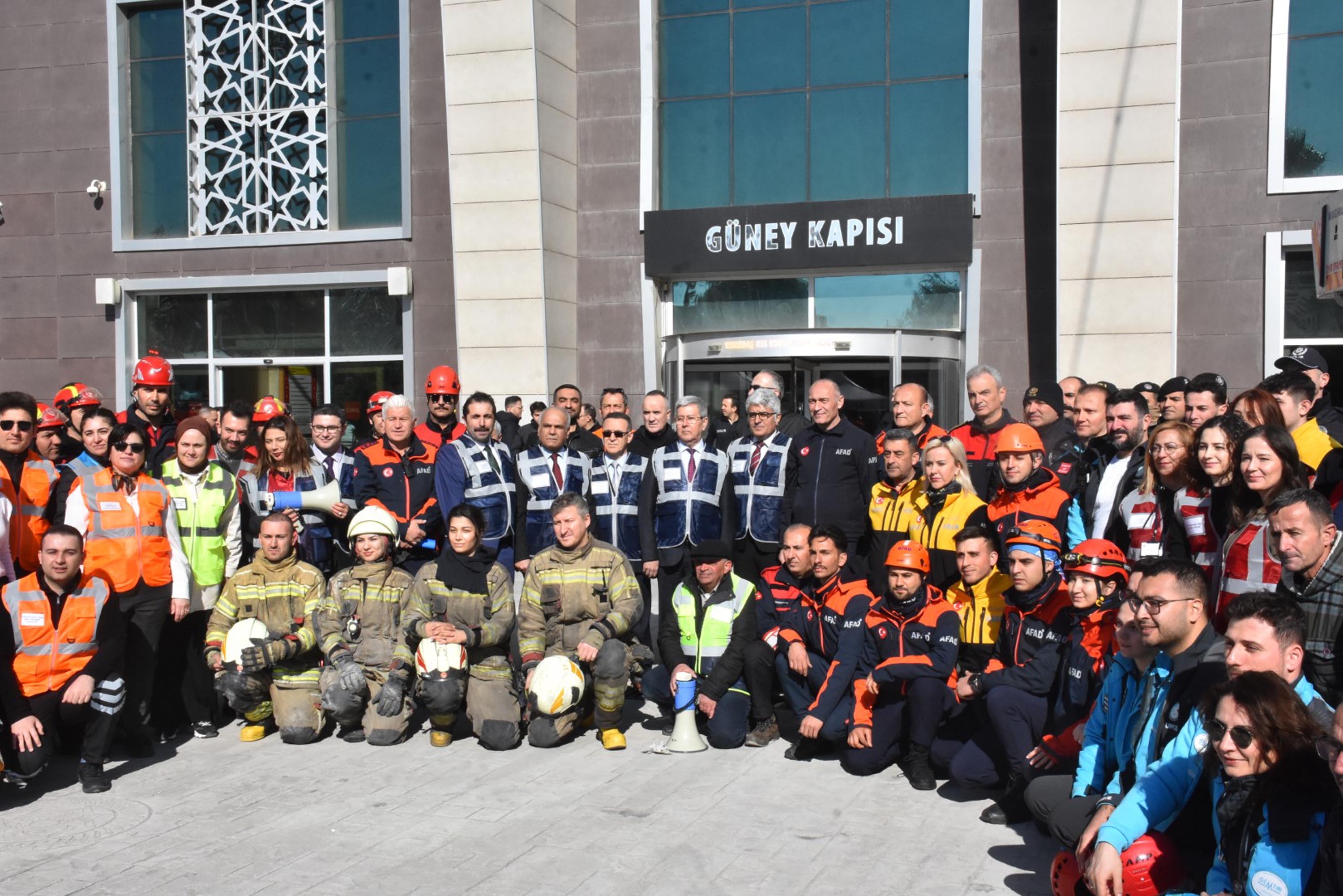 İzmir Bölge Adliye Mahkemesi'nde bomba tatbikatı