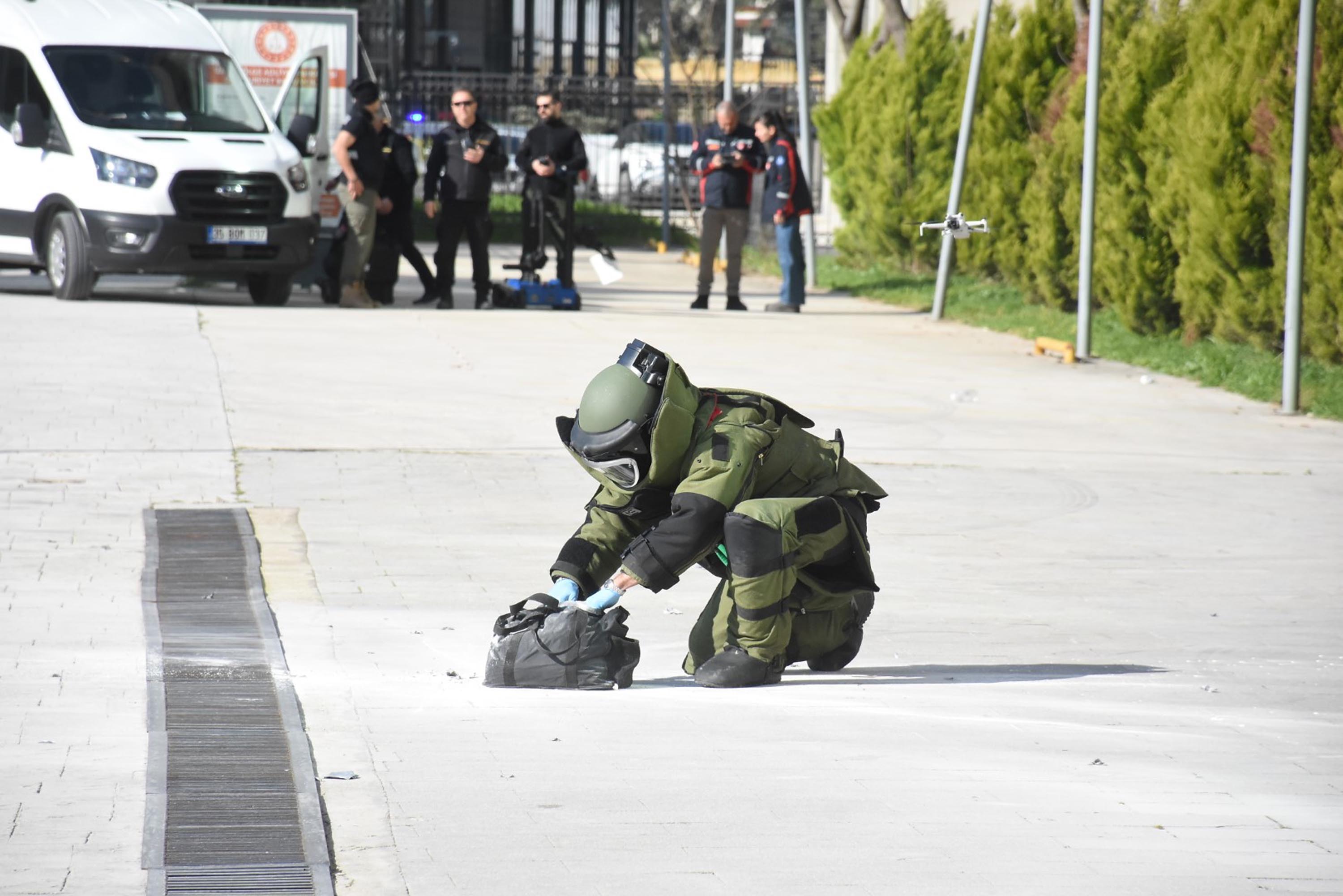 İzmir Bölge Adliye Mahkemesi'nde bomba tatbikatı