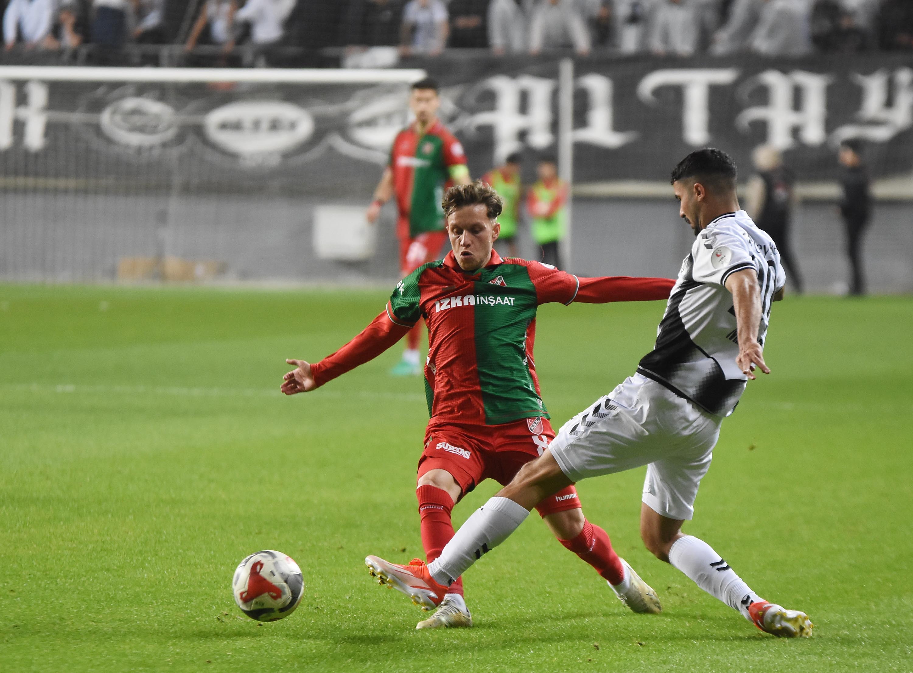 Karşıyaka - Altay derbisinden kareler!