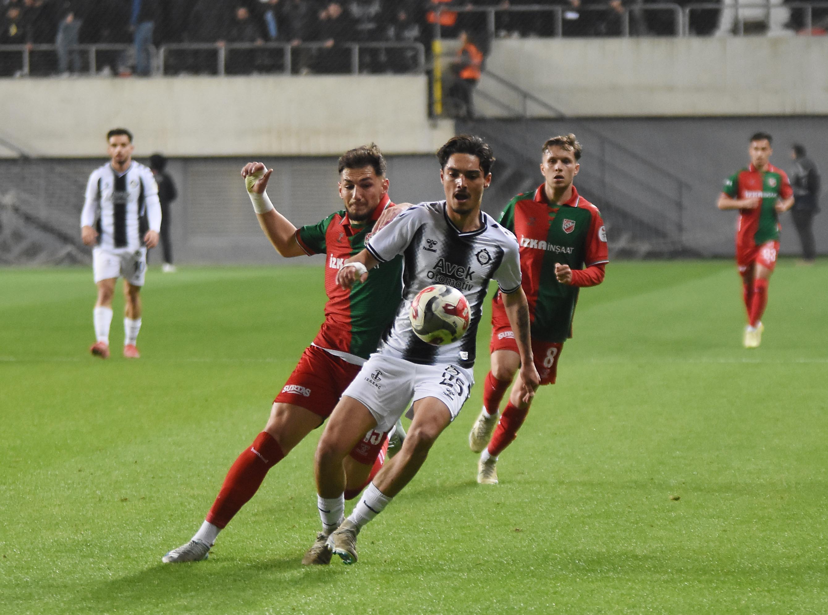 Karşıyaka - Altay derbisinden kareler!