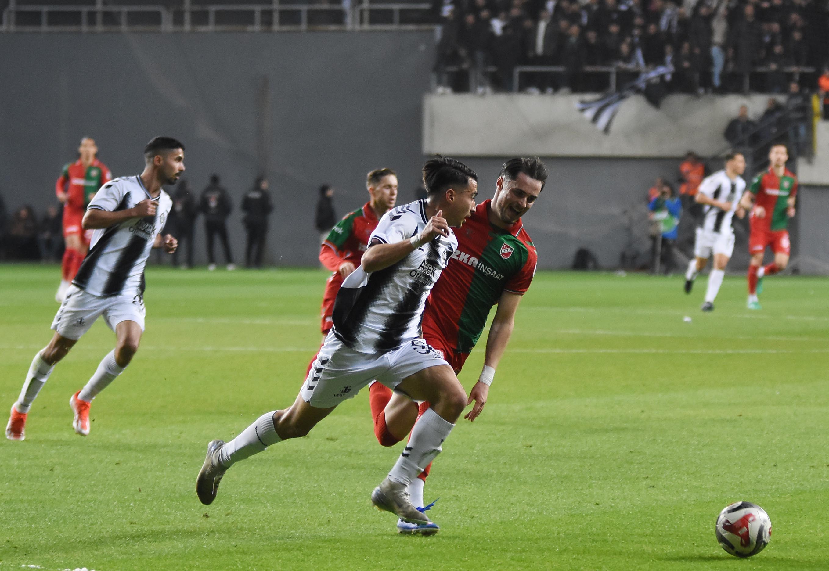 Karşıyaka - Altay derbisinden kareler!