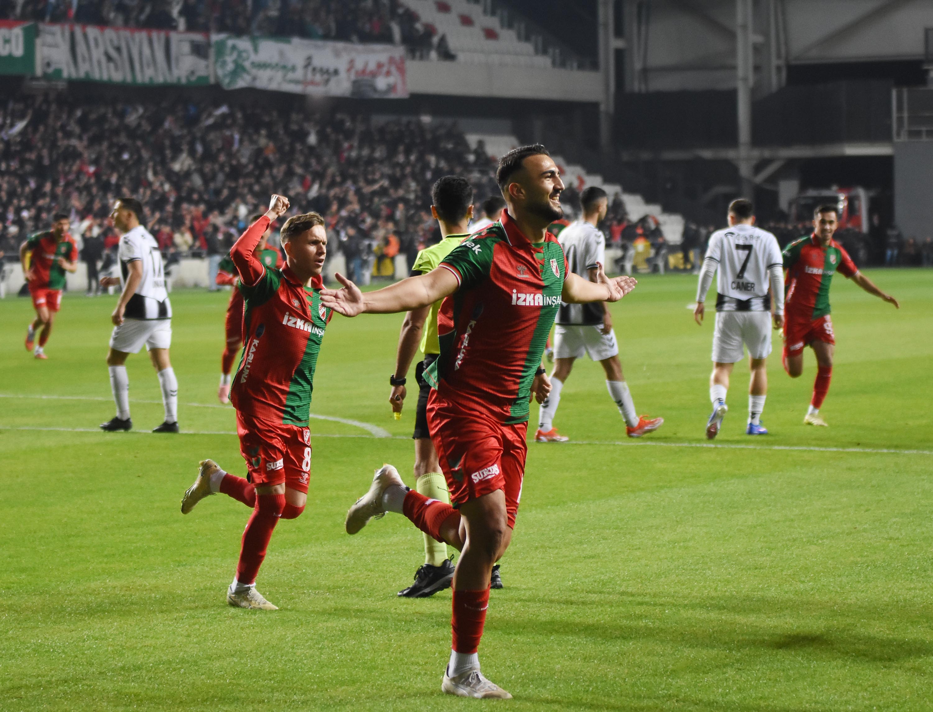 Karşıyaka - Altay derbisinden kareler!