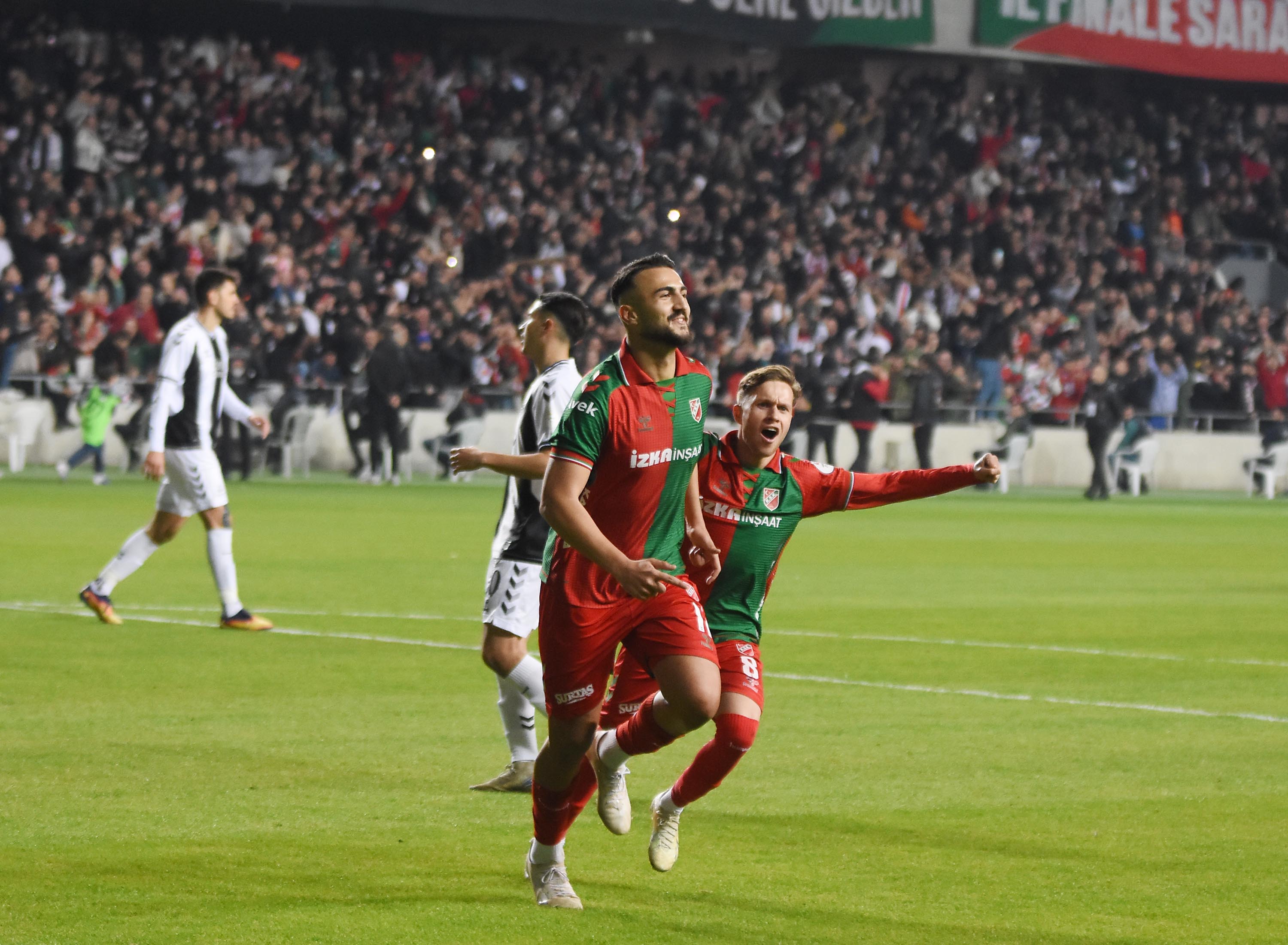 Karşıyaka - Altay derbisinden kareler!