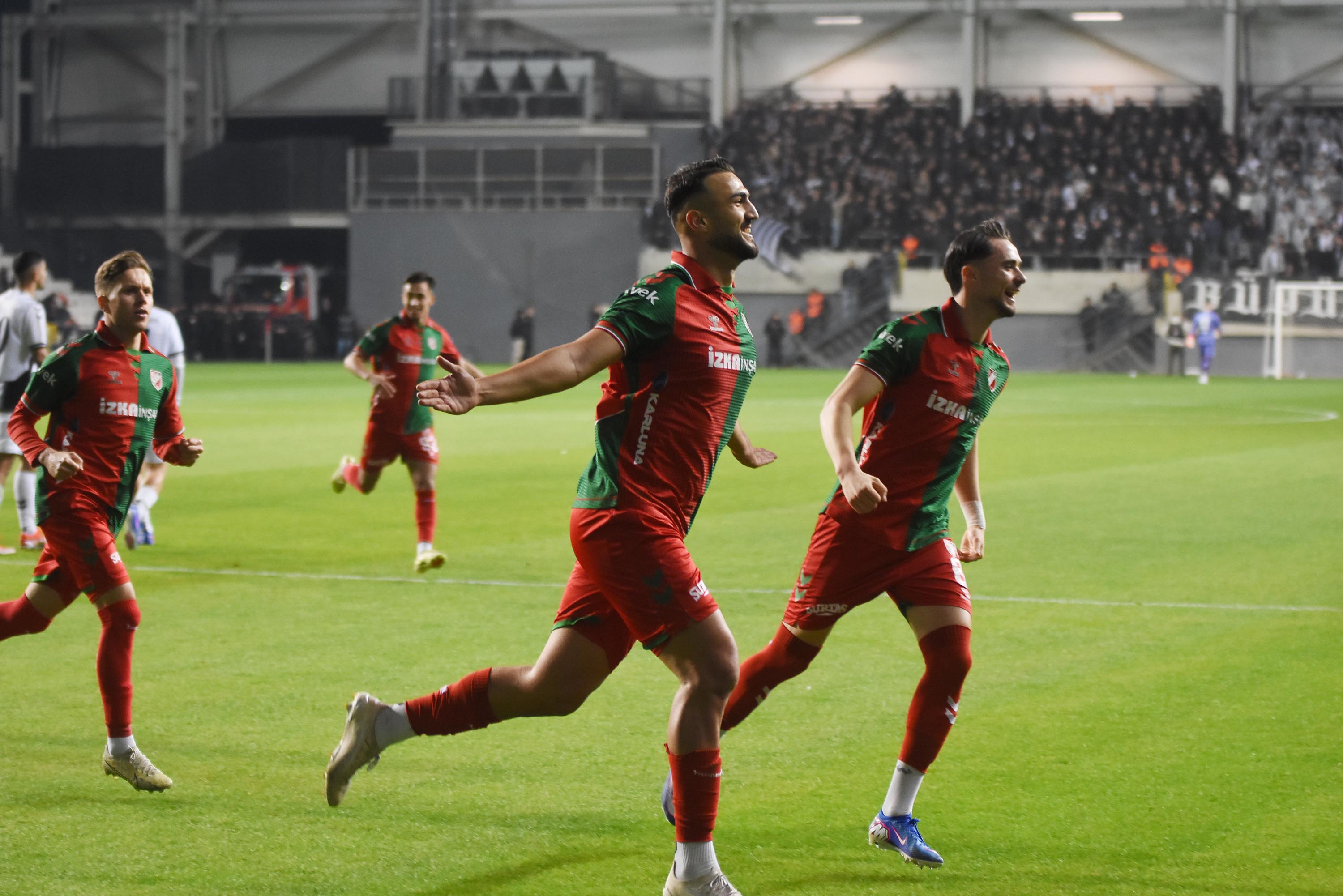 Karşıyaka - Altay derbisinden kareler!