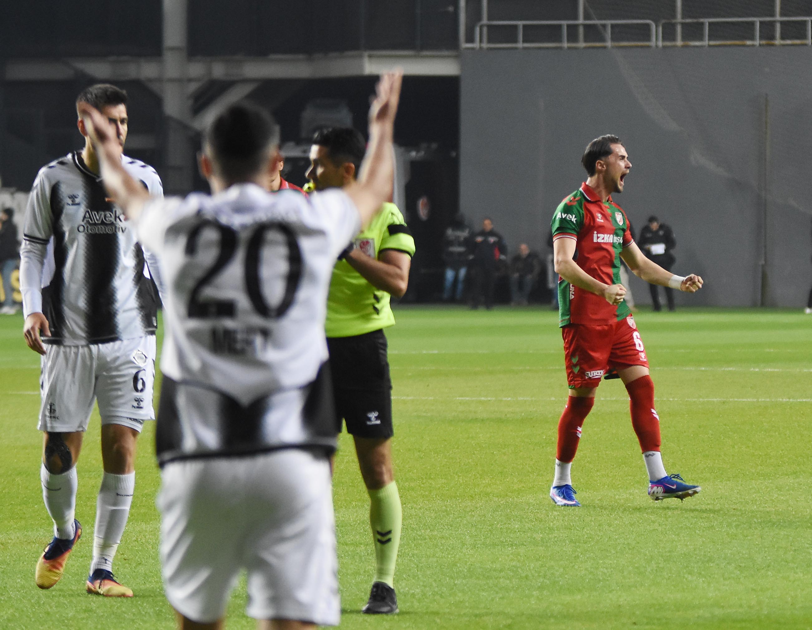 Karşıyaka - Altay derbisinden kareler!