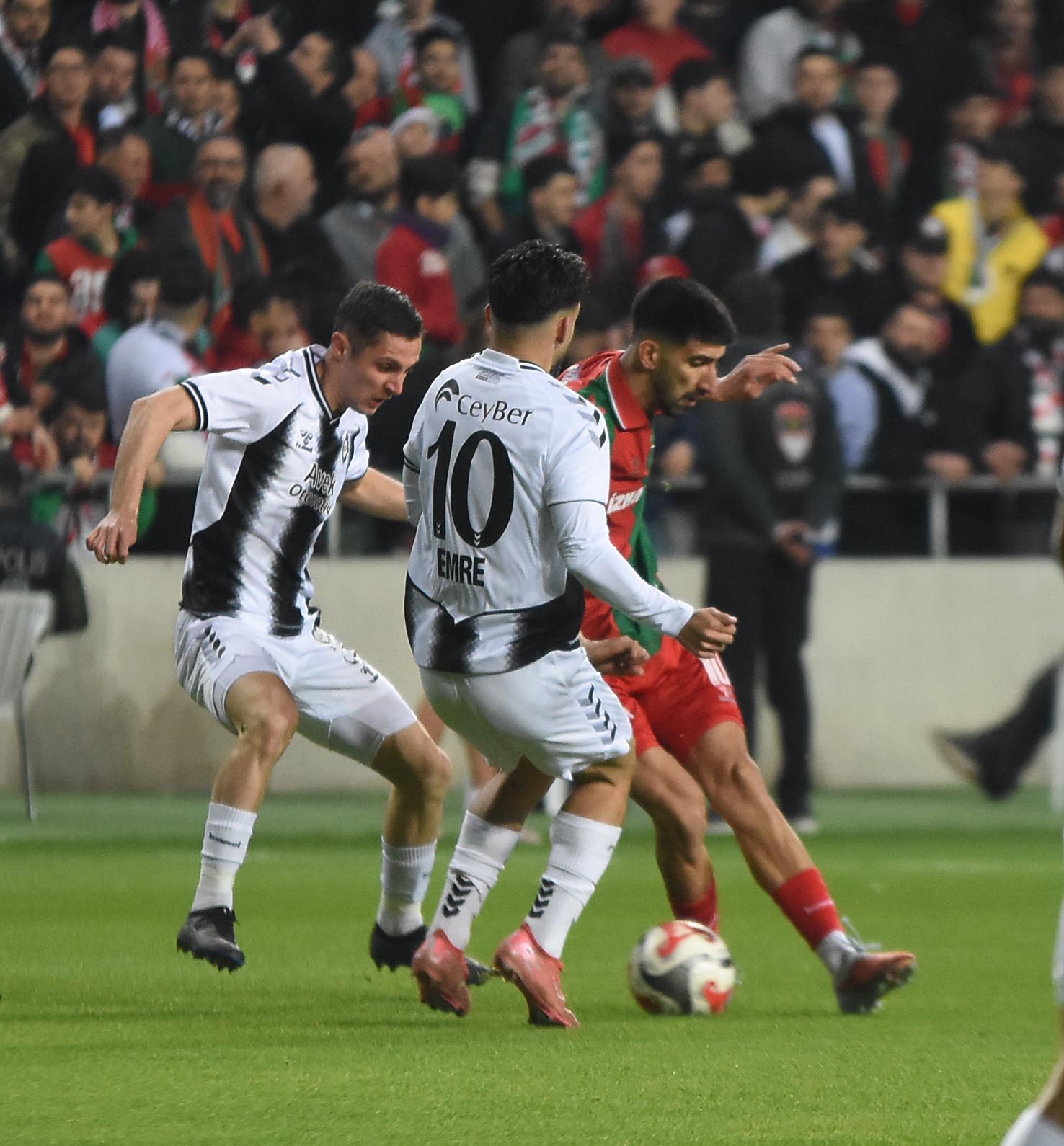 Karşıyaka - Altay derbisinden kareler!