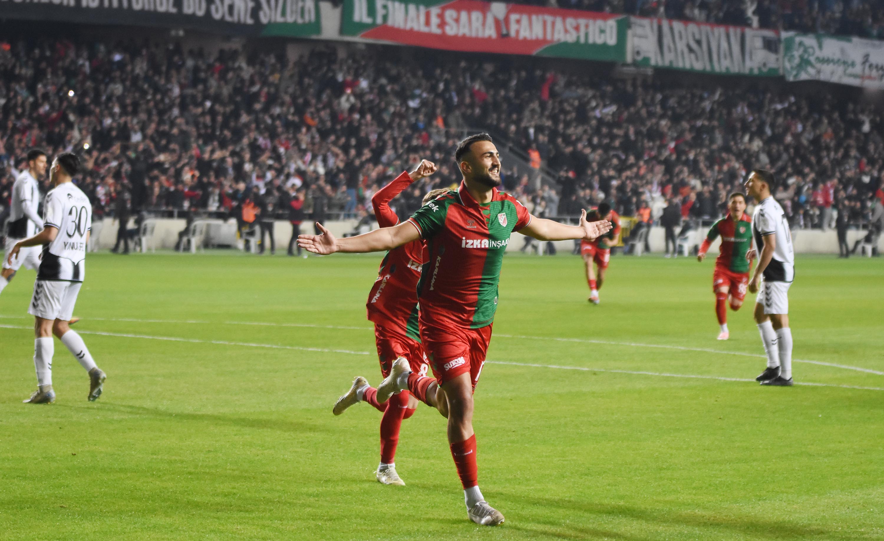 Karşıyaka - Altay derbisinden kareler!