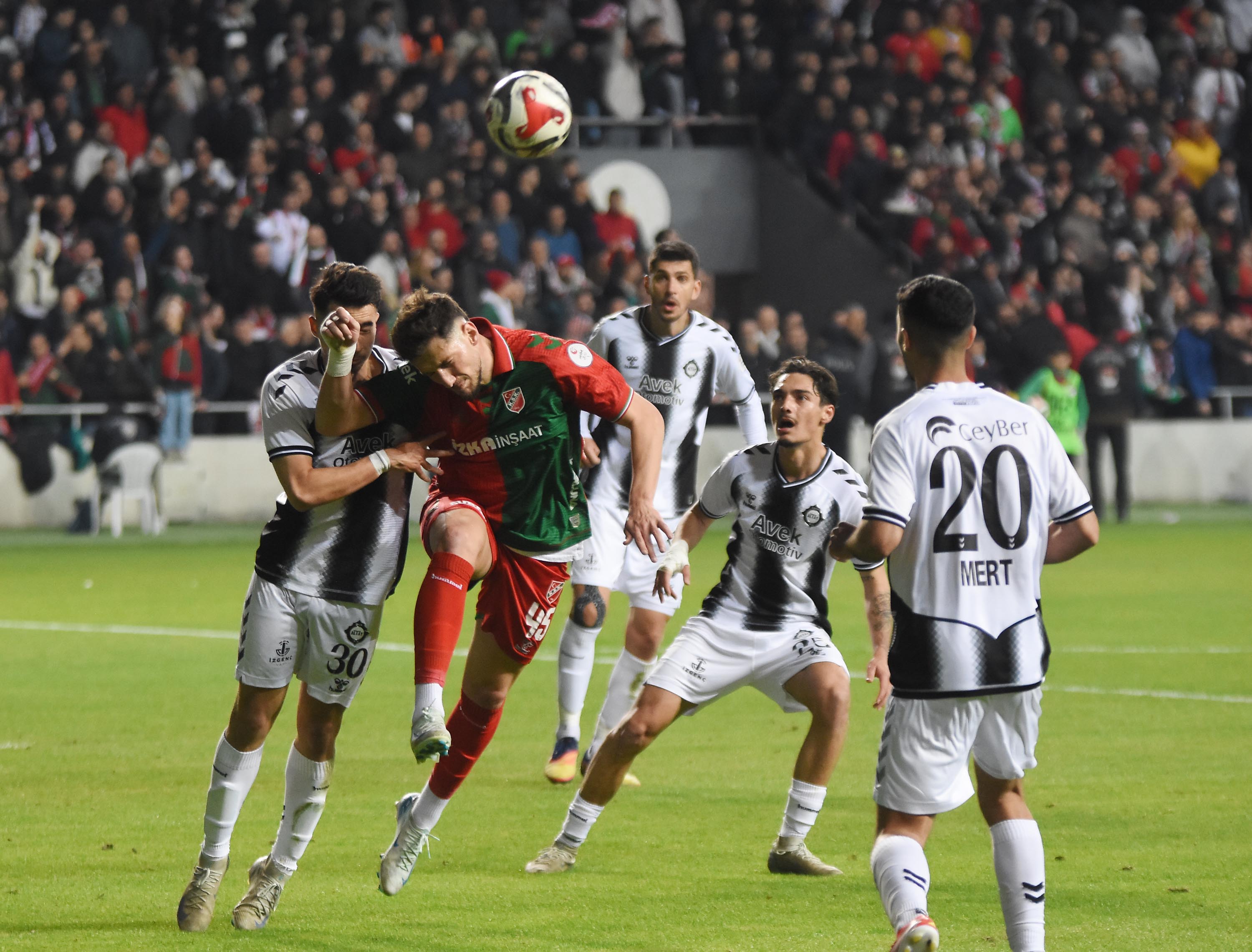 Karşıyaka - Altay derbisinden kareler!