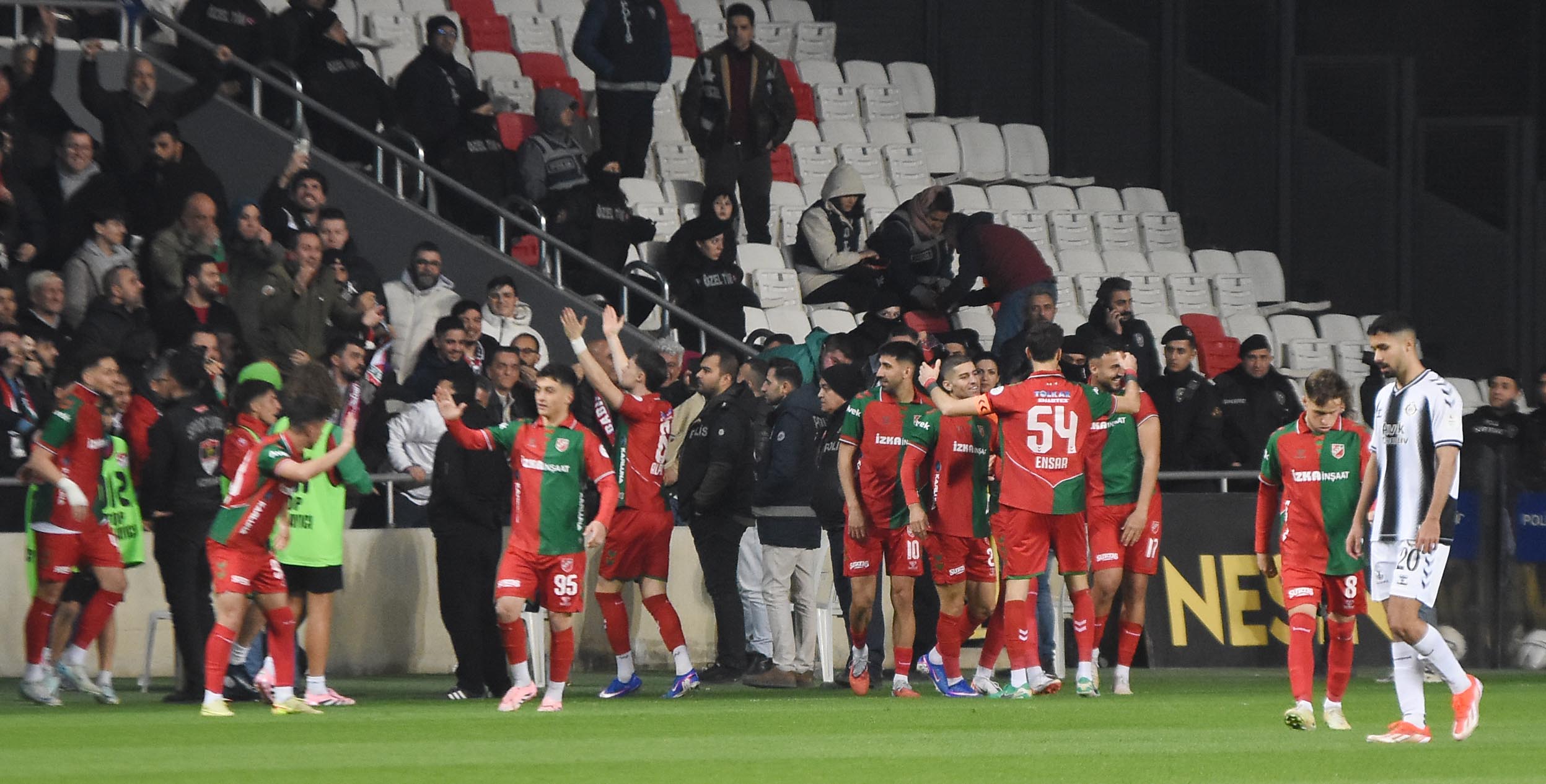 Karşıyaka - Altay derbisinden kareler!