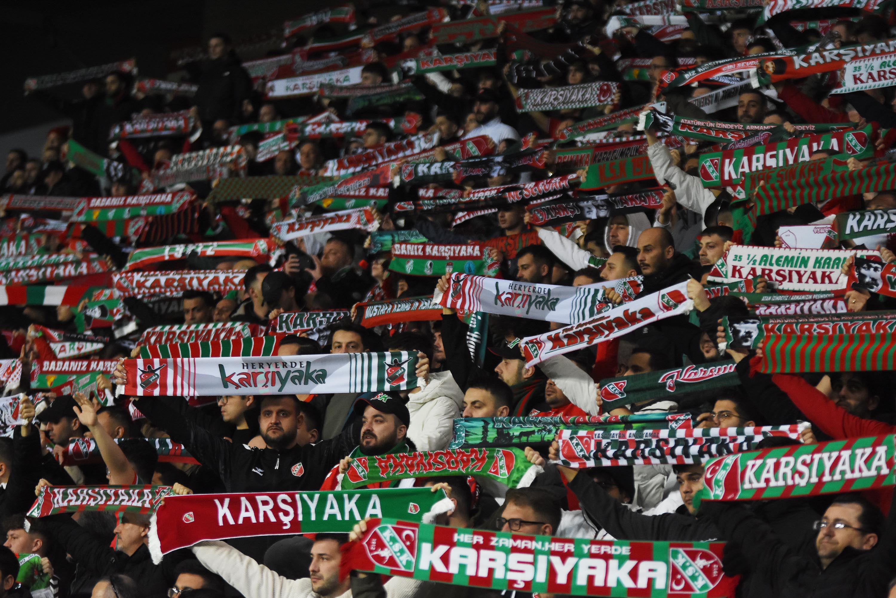 Karşıyaka - Altay derbisinden kareler!