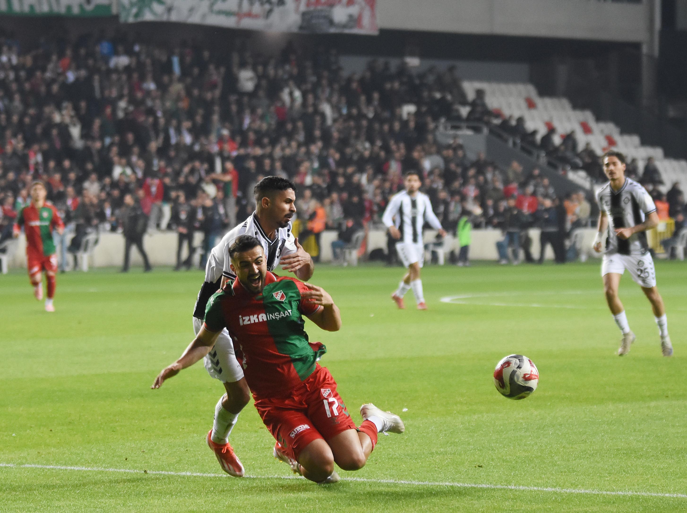 Karşıyaka - Altay derbisinden kareler!