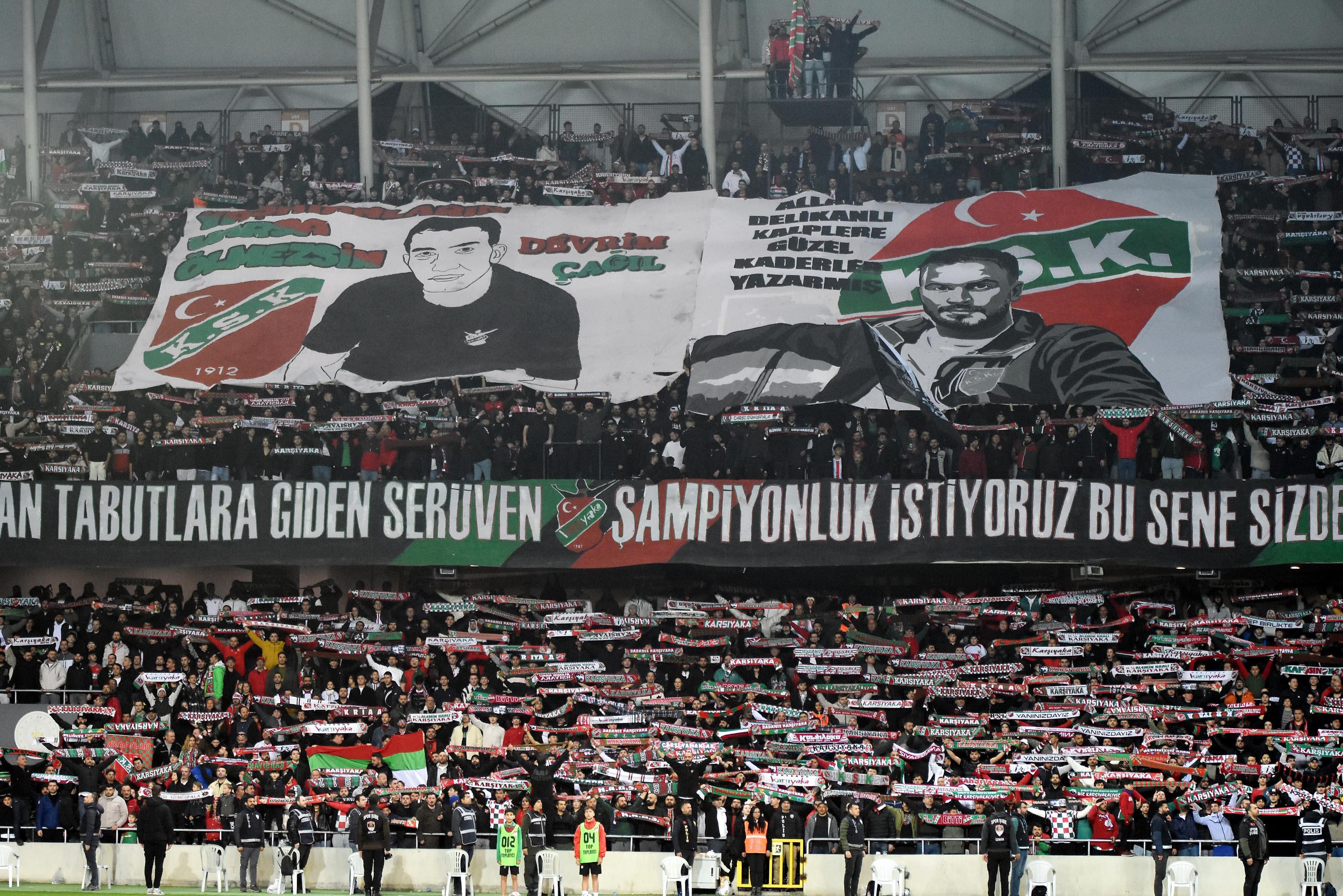 Karşıyaka - Altay derbisinden kareler!