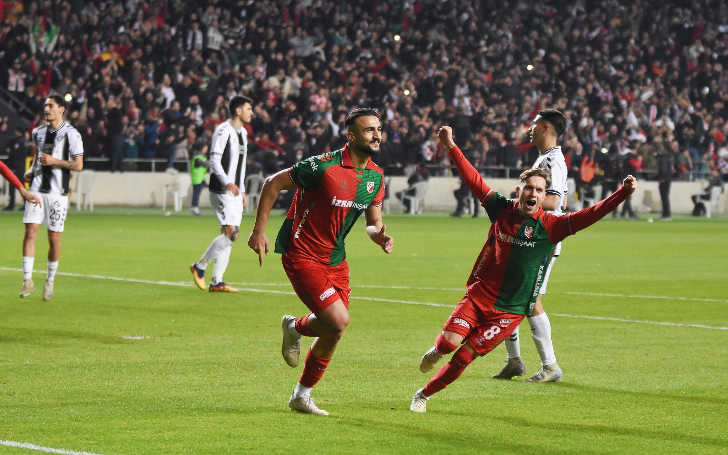 Karşıyaka - Altay derbisinden kareler!