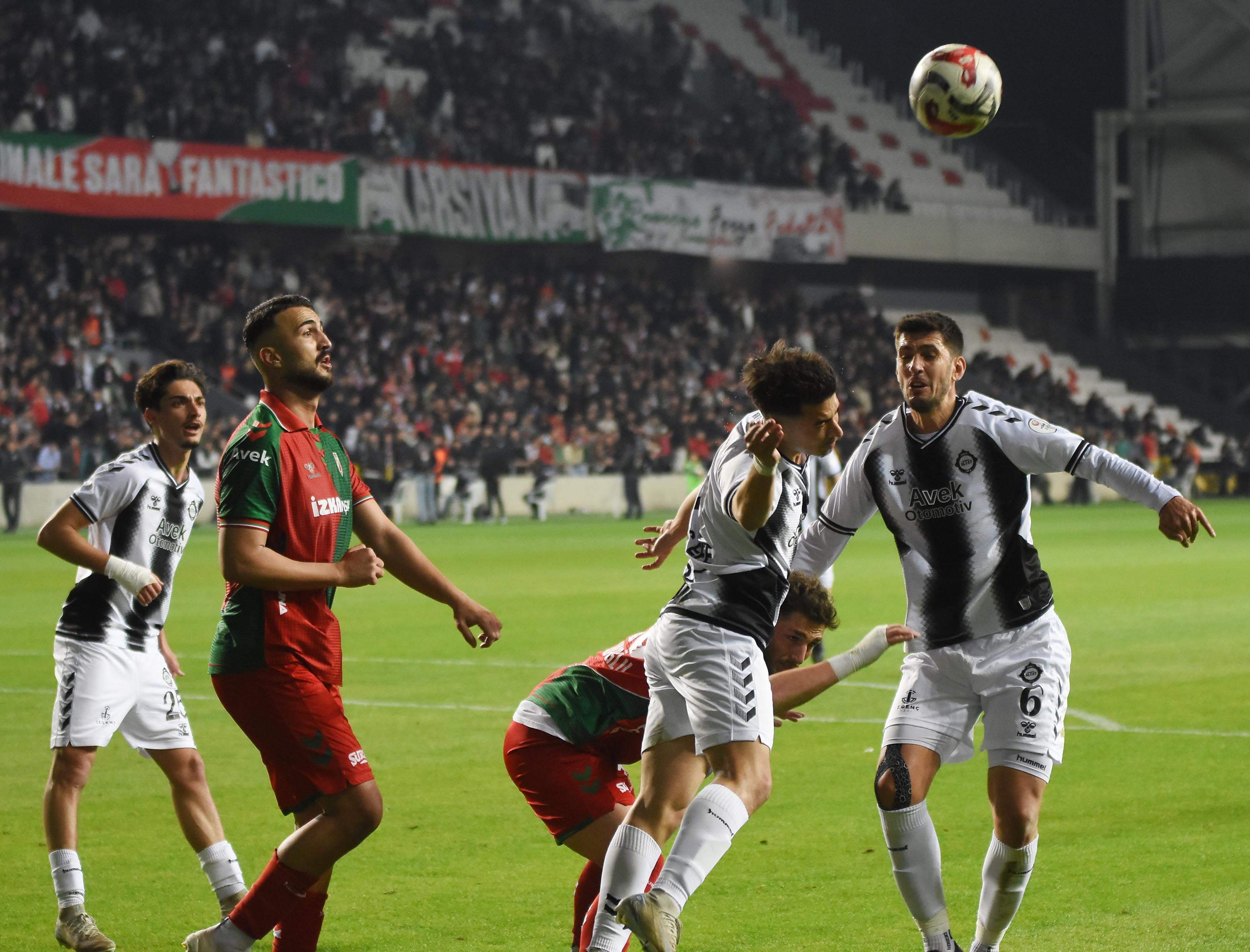 Karşıyaka - Altay derbisinden kareler!