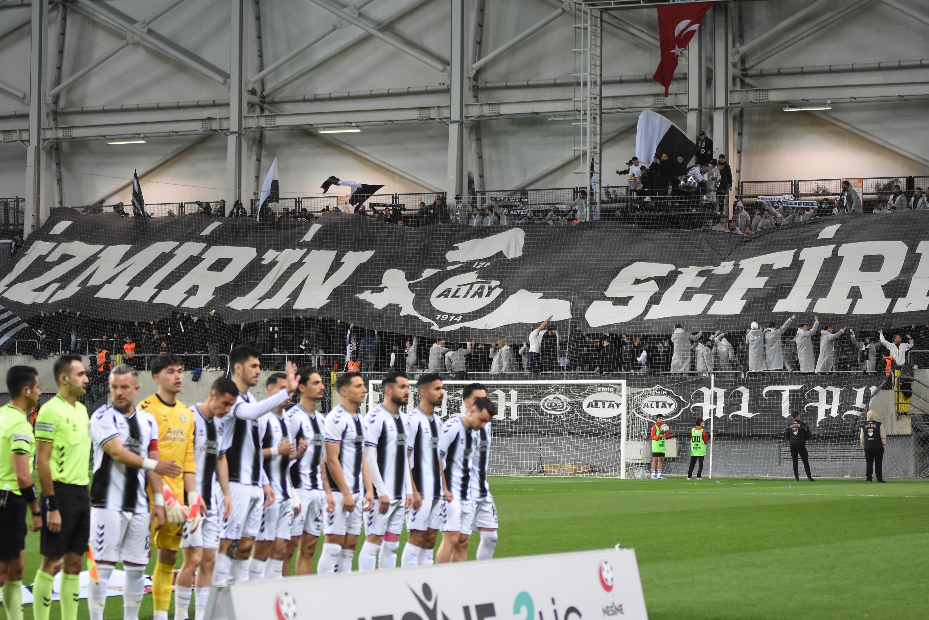 Karşıyaka - Altay derbisinden kareler!