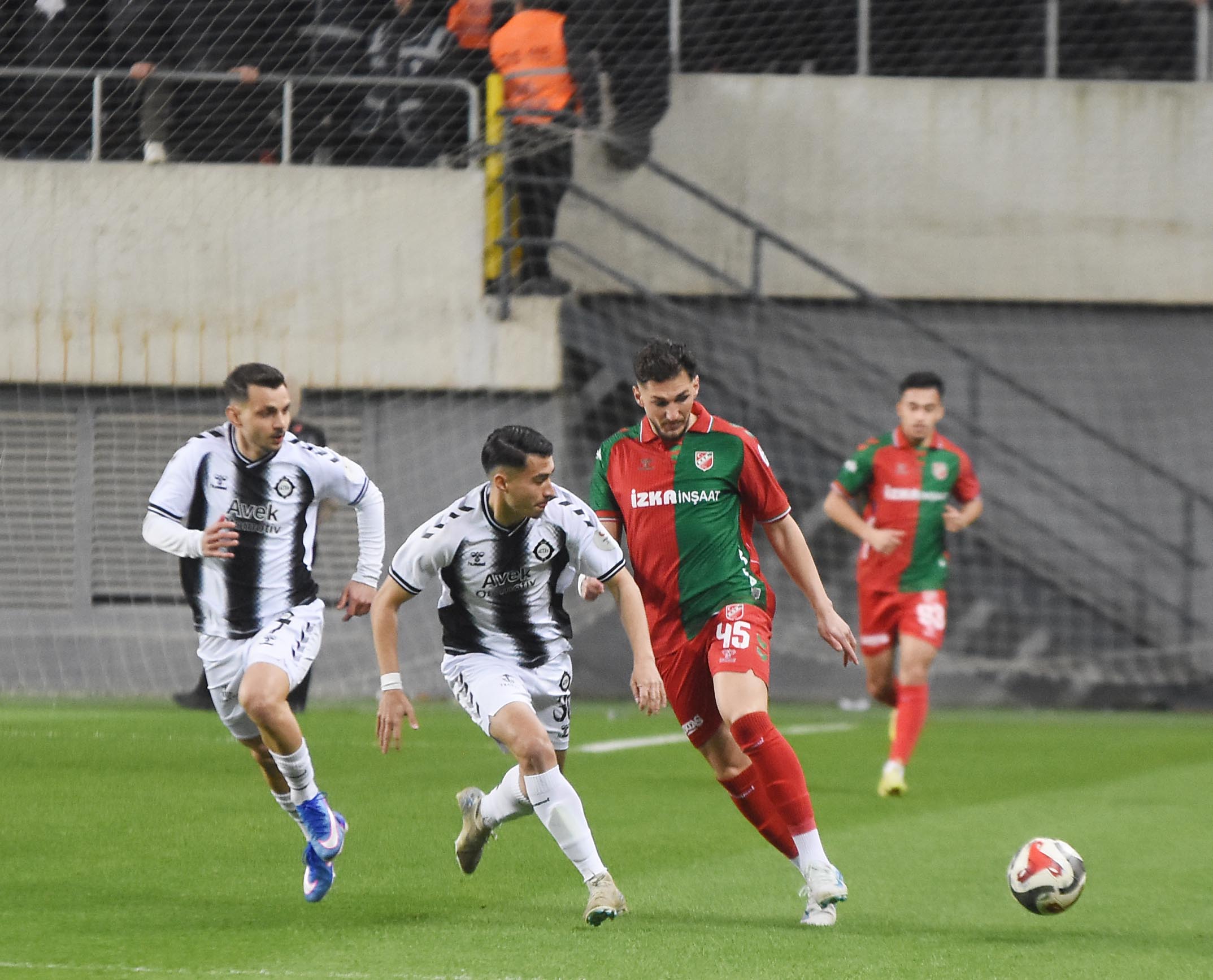 Karşıyaka - Altay derbisinden kareler!