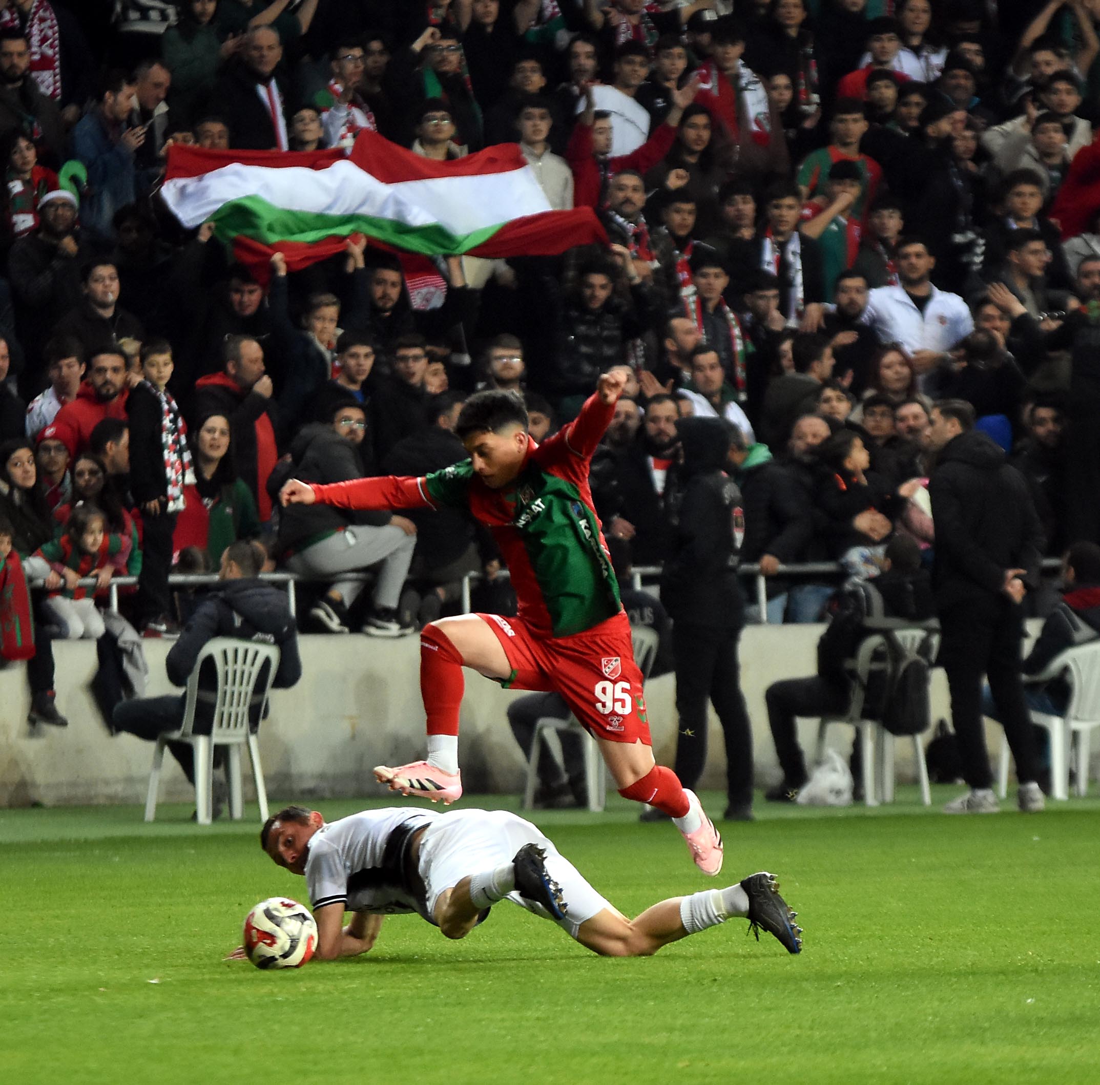 Karşıyaka - Altay derbisinden kareler!