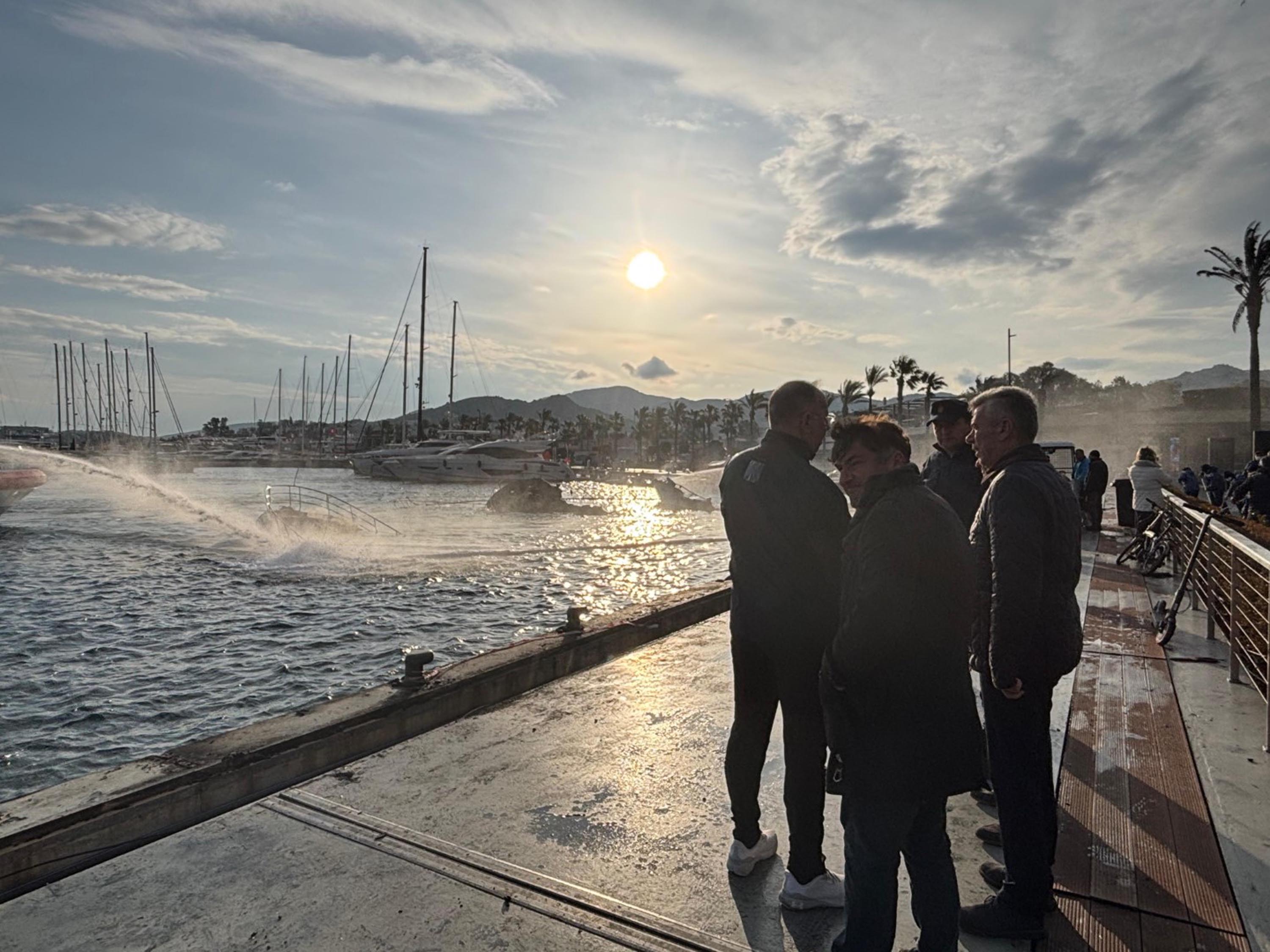 Bodrum’da marinada çıkan yangında 8 motoryat alev alev yandı