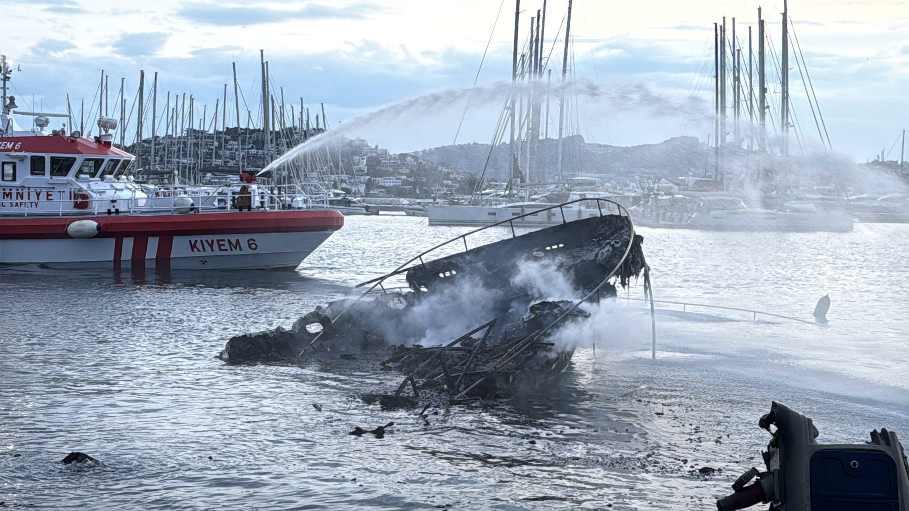 Bodrum’da marinada çıkan yangında 8 motoryat alev alev yandı