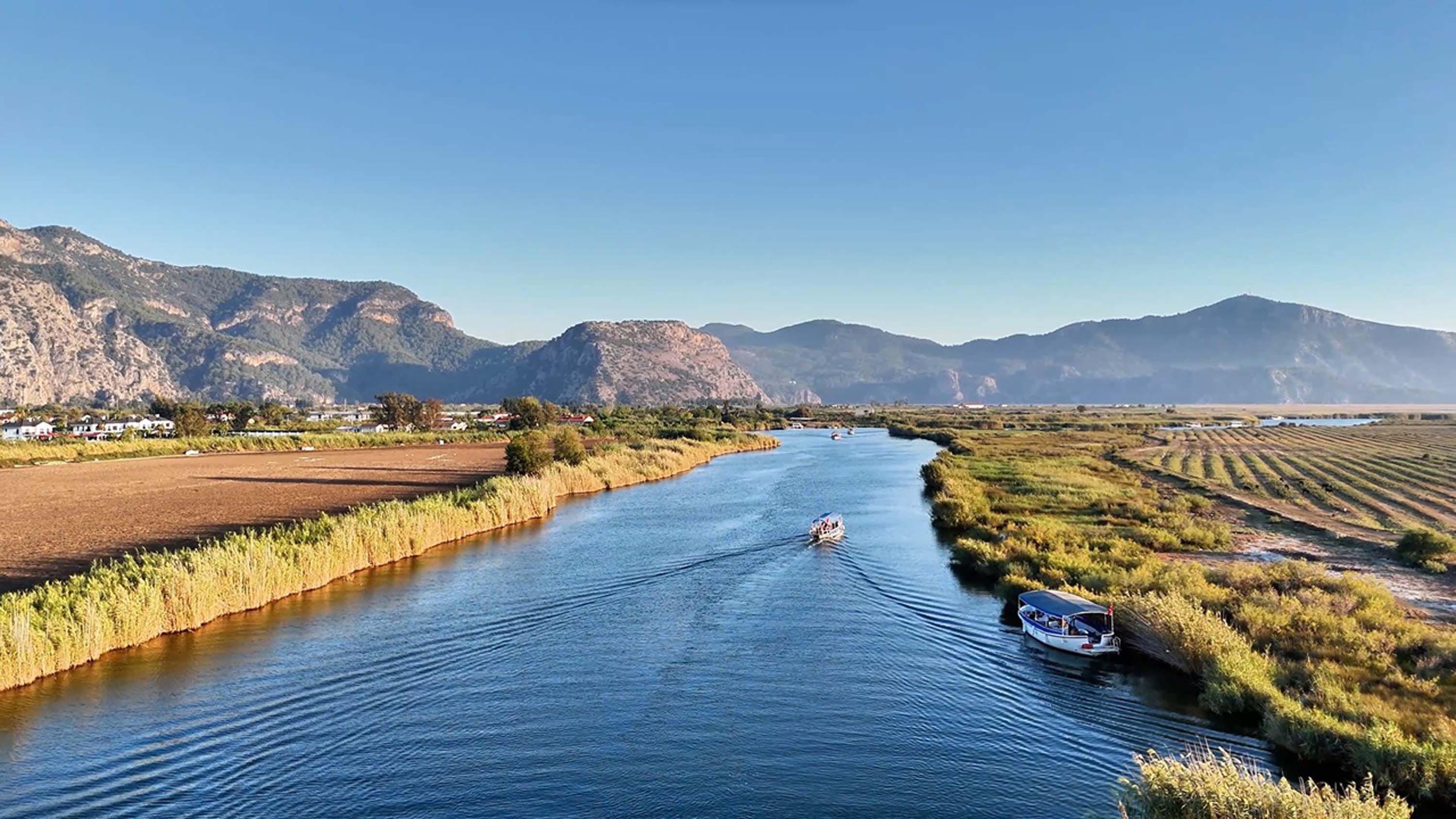 Labirent şeklindeki Dalyan Kanalı dronla görüntülendi
